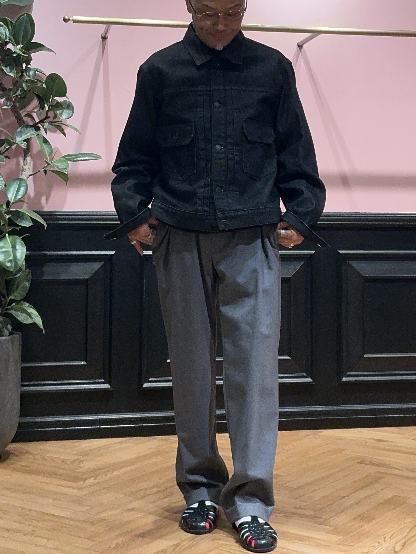 torigoeさんの「DRESSTERIOR｜【干場義雅&times;DRESSTERIOR】ブラックGジャン」を使ったコーディネート