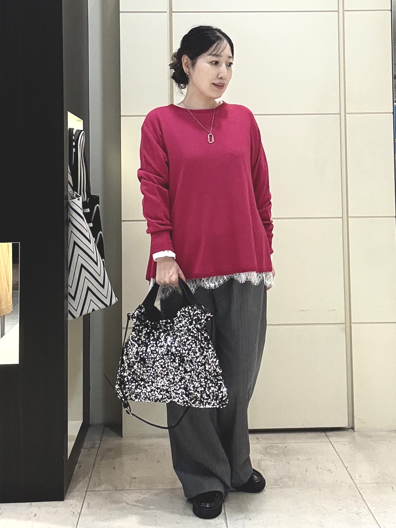 mori.さんの「UNTITLED｜【きれいに体型カバー/8色展開】Aラインシルエットニットプルオーバー」を使ったコーディネート