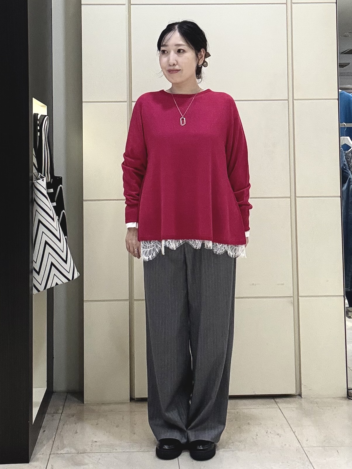 mori.さんの「UNTITLED｜【きれいに体型カバー/8色展開】Aラインシルエットニットプルオーバー」を使ったコーディネート