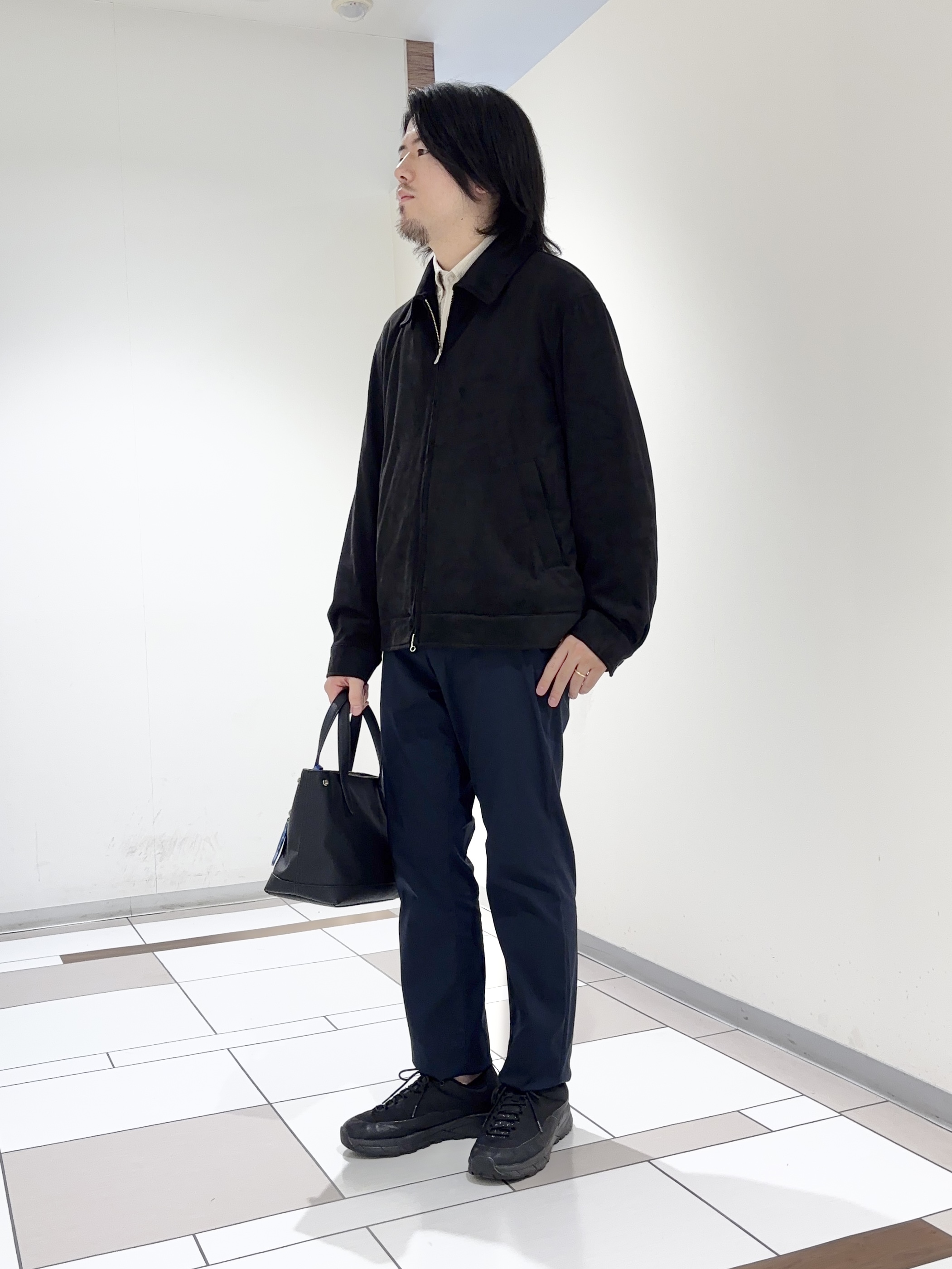 及川さんの「TAKEO KIKUCHI｜デニム＆スウェード調 ジップブルゾン」を使ったコーディネート