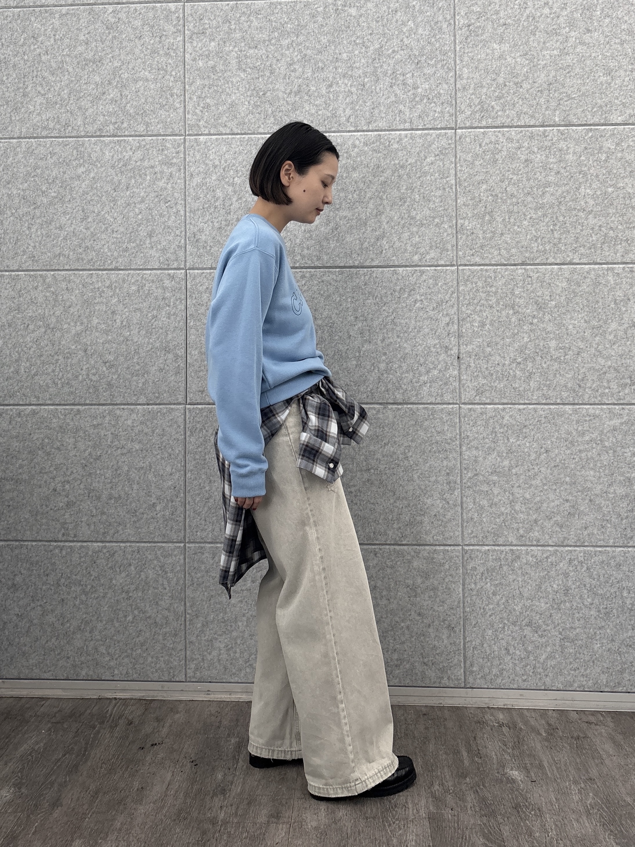 ayanoさんの「INDIVI｜フォルムロゴスウェット」を使ったコーディネート