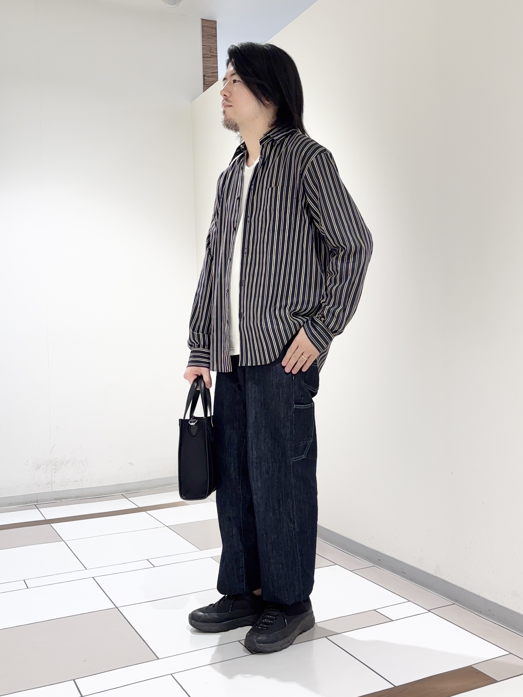 及川さんの「TAKEO KIKUCHI｜【BOWLER HAT LABEL】日本製オルタネートストライプシャツ」を使ったコーディネート