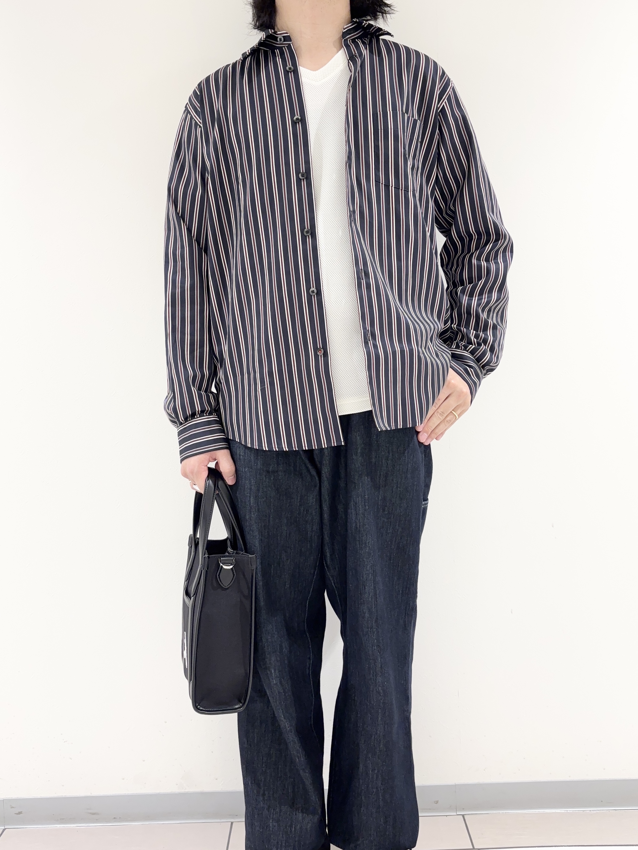 及川さんの「TAKEO KIKUCHI｜【BOWLER HAT LABEL】日本製オルタネートストライプシャツ」を使ったコーディネート