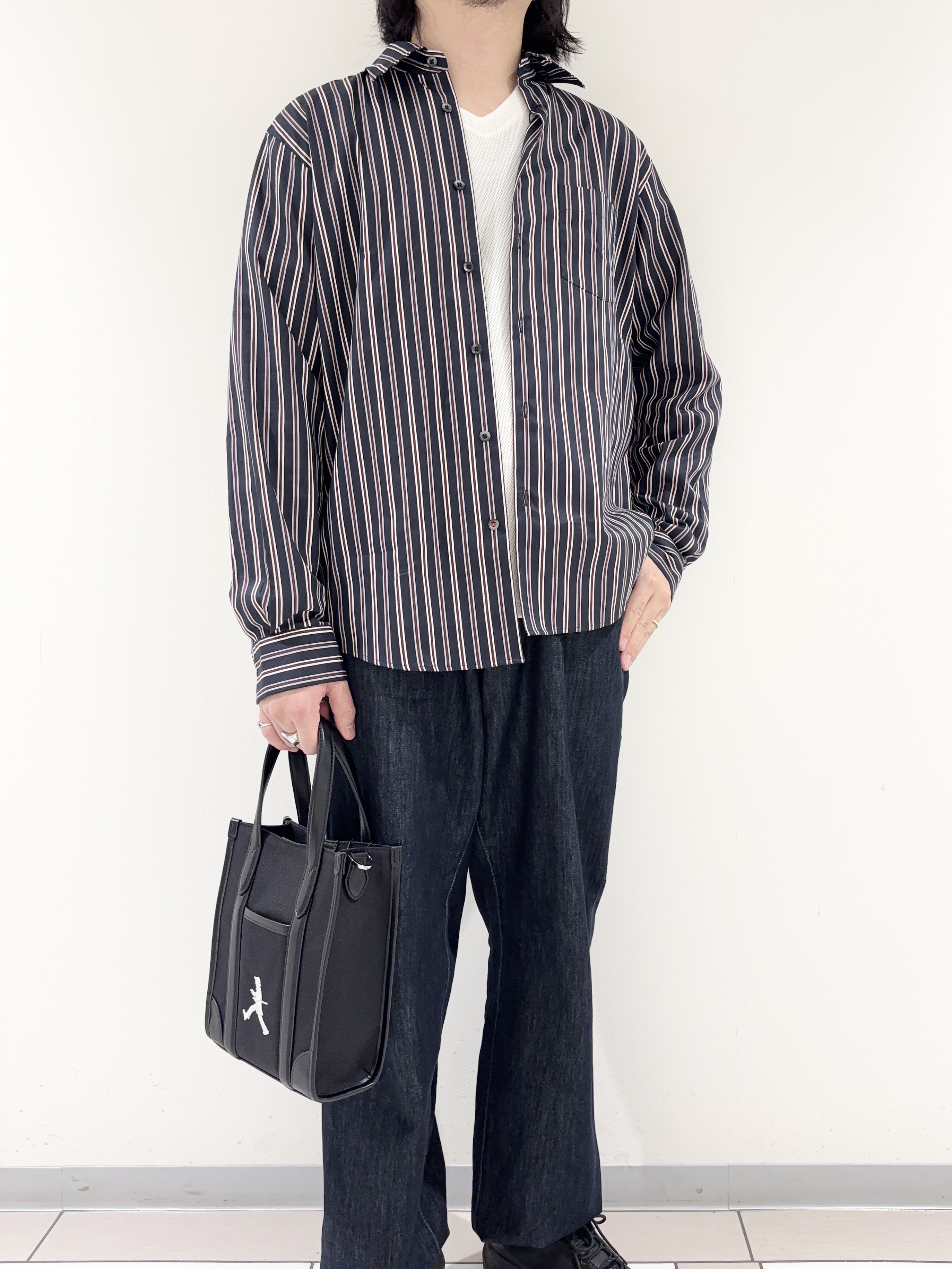 及川さんの「TAKEO KIKUCHI｜【BOWLER HAT LABEL】日本製オルタネートストライプシャツ」を使ったコーディネート