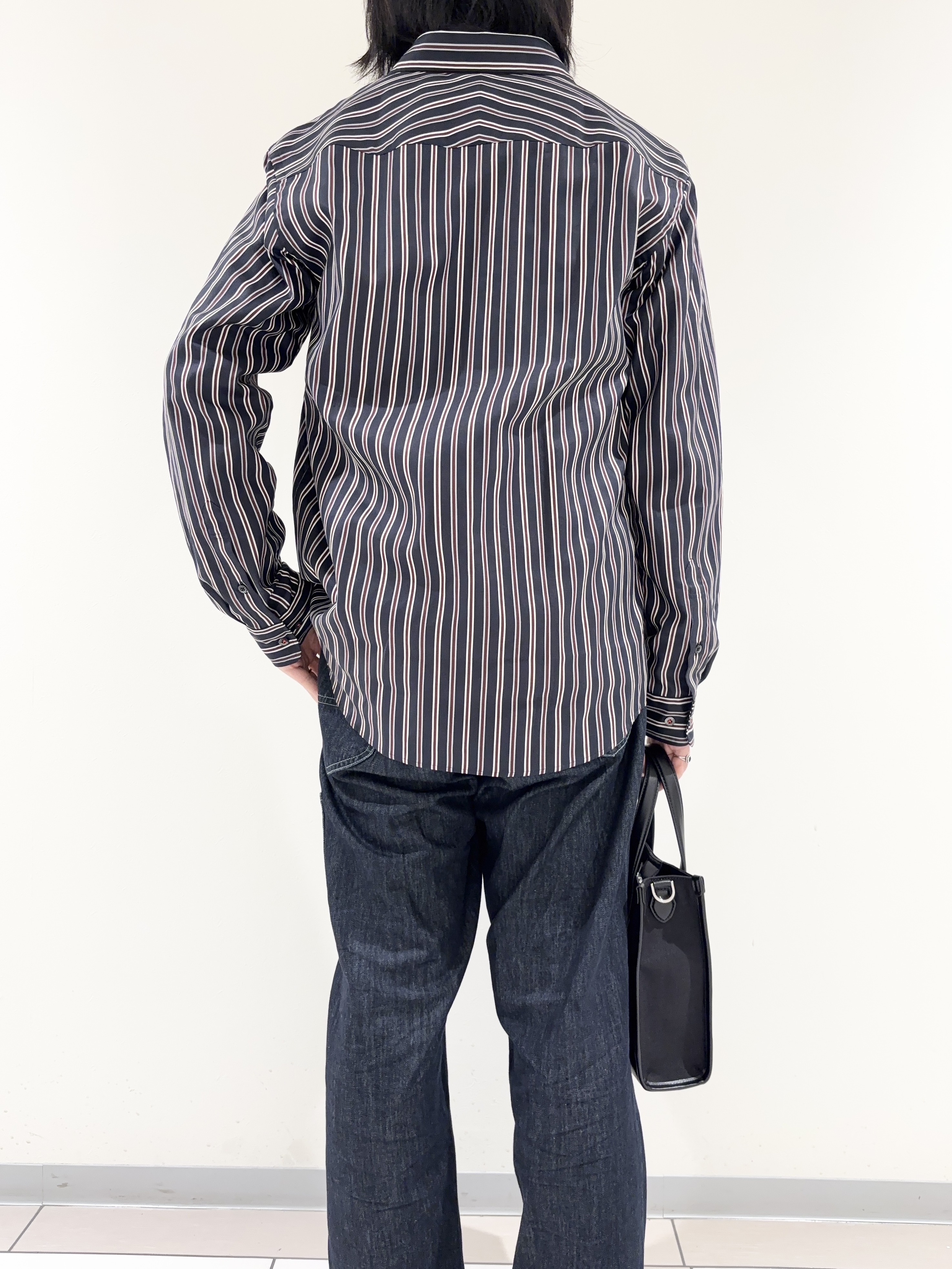 及川さんの「TAKEO KIKUCHI｜【BOWLER HAT LABEL】日本製オルタネートストライプシャツ」を使ったコーディネート