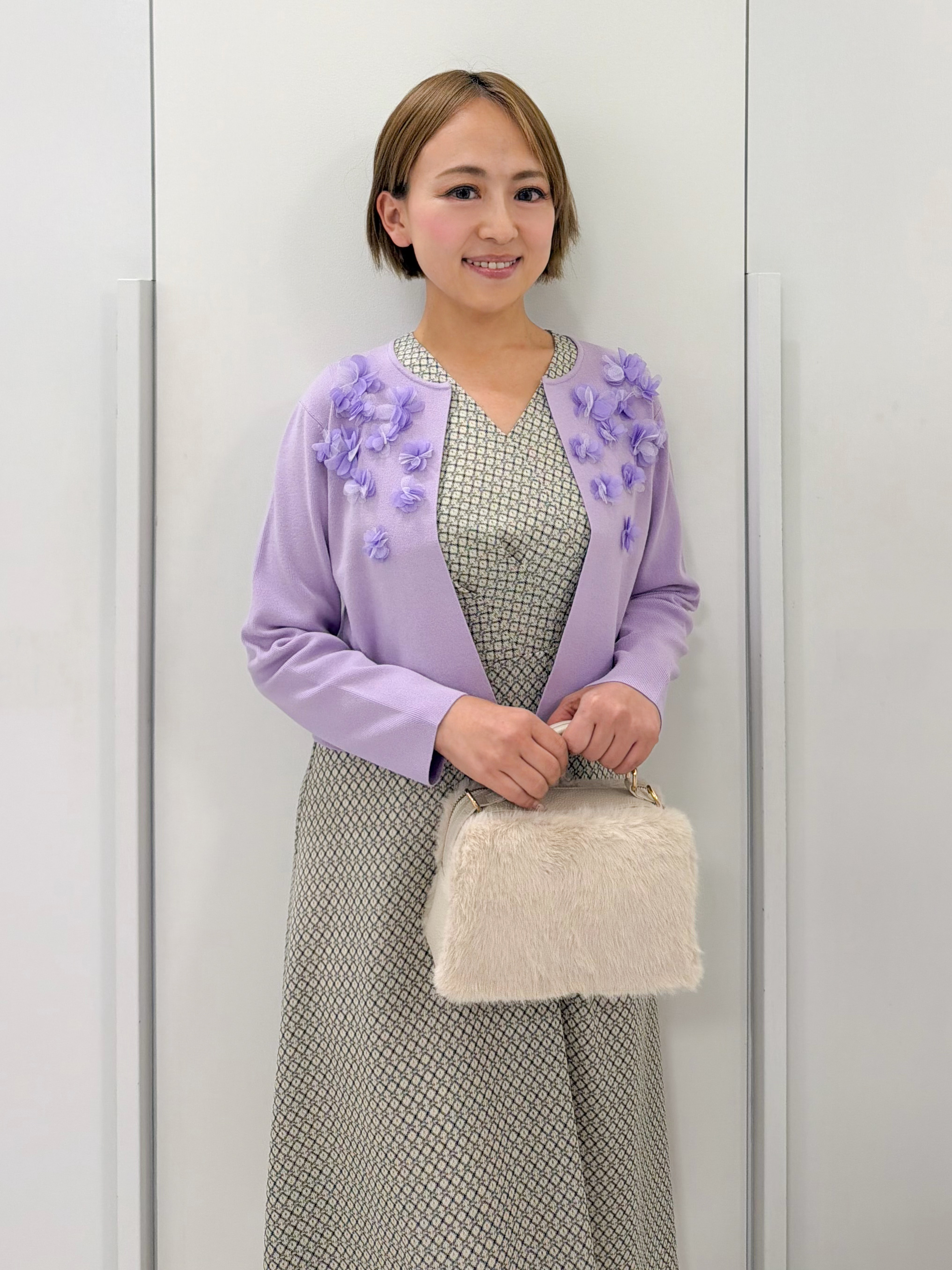 chiiさんの「COUP DE CHANCE｜【手洗い可】花モチーフ付カーディガン」を使ったコーディネート