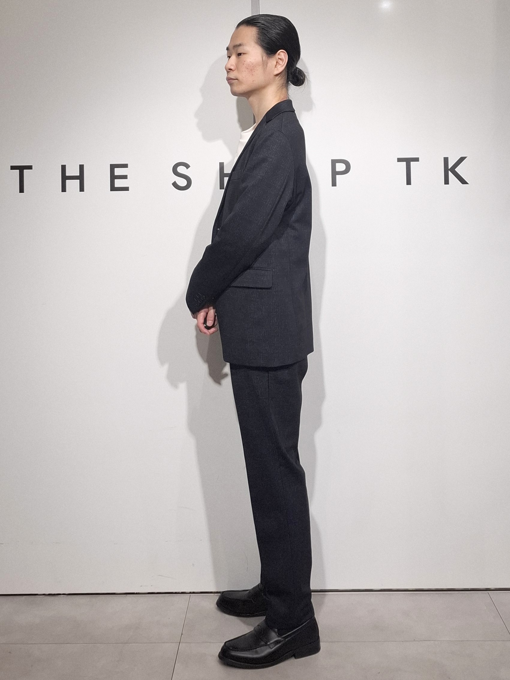 葵さんの「THE SHOP TK｜【洗濯機OK／セットアップ可】TRジャージー ストレッチジャケット」を使ったコーディネート