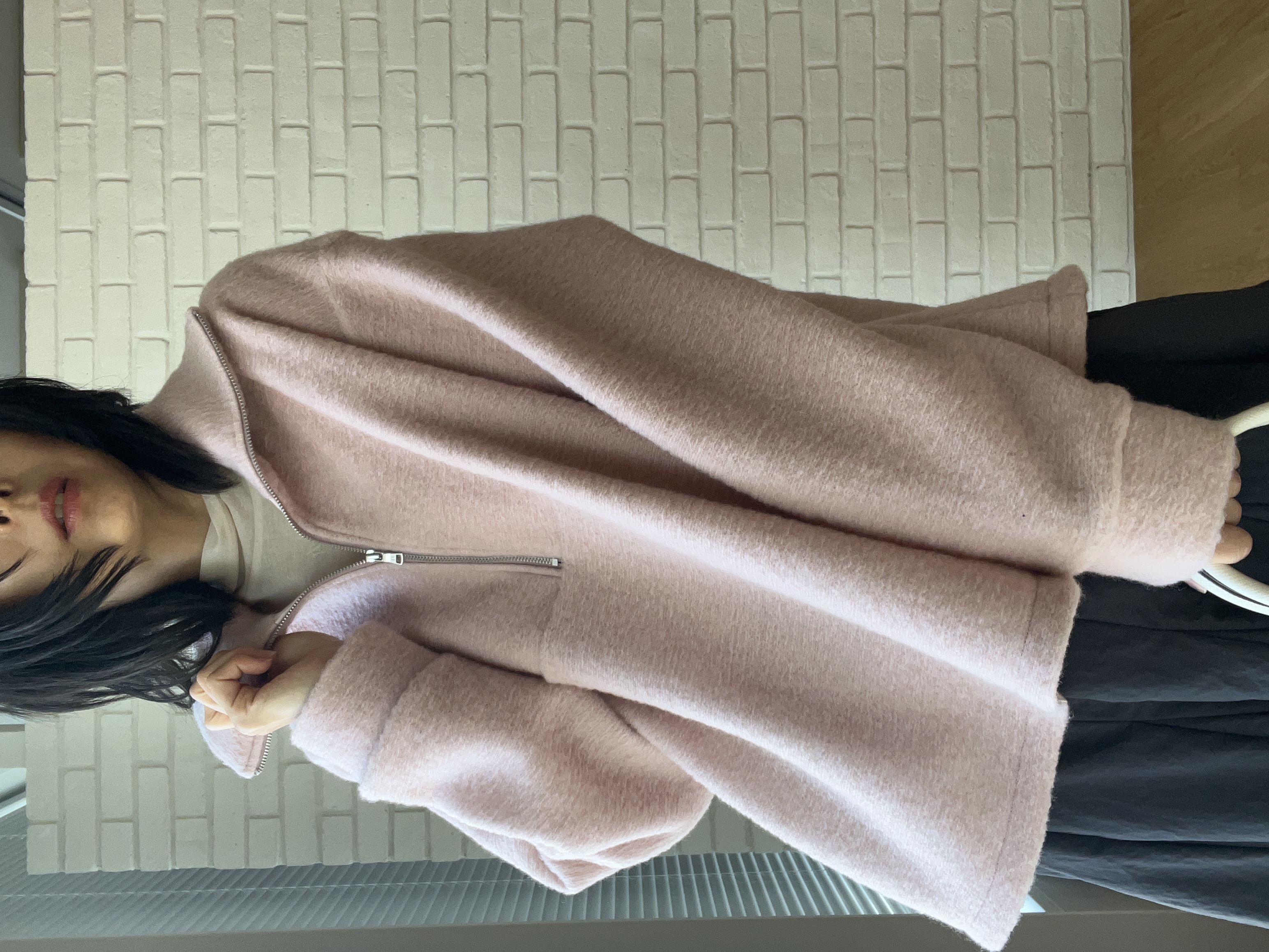 misaさんの「DRESSTERIOR｜モノトーンドッグチャーム」を使ったコーディネート
