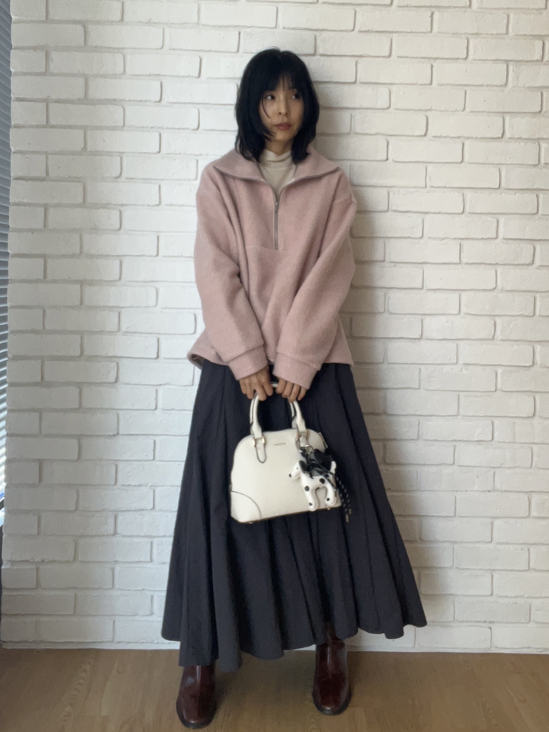 misaさんの「DRESSTERIOR｜モノトーンドッグチャーム」を使ったコーディネート