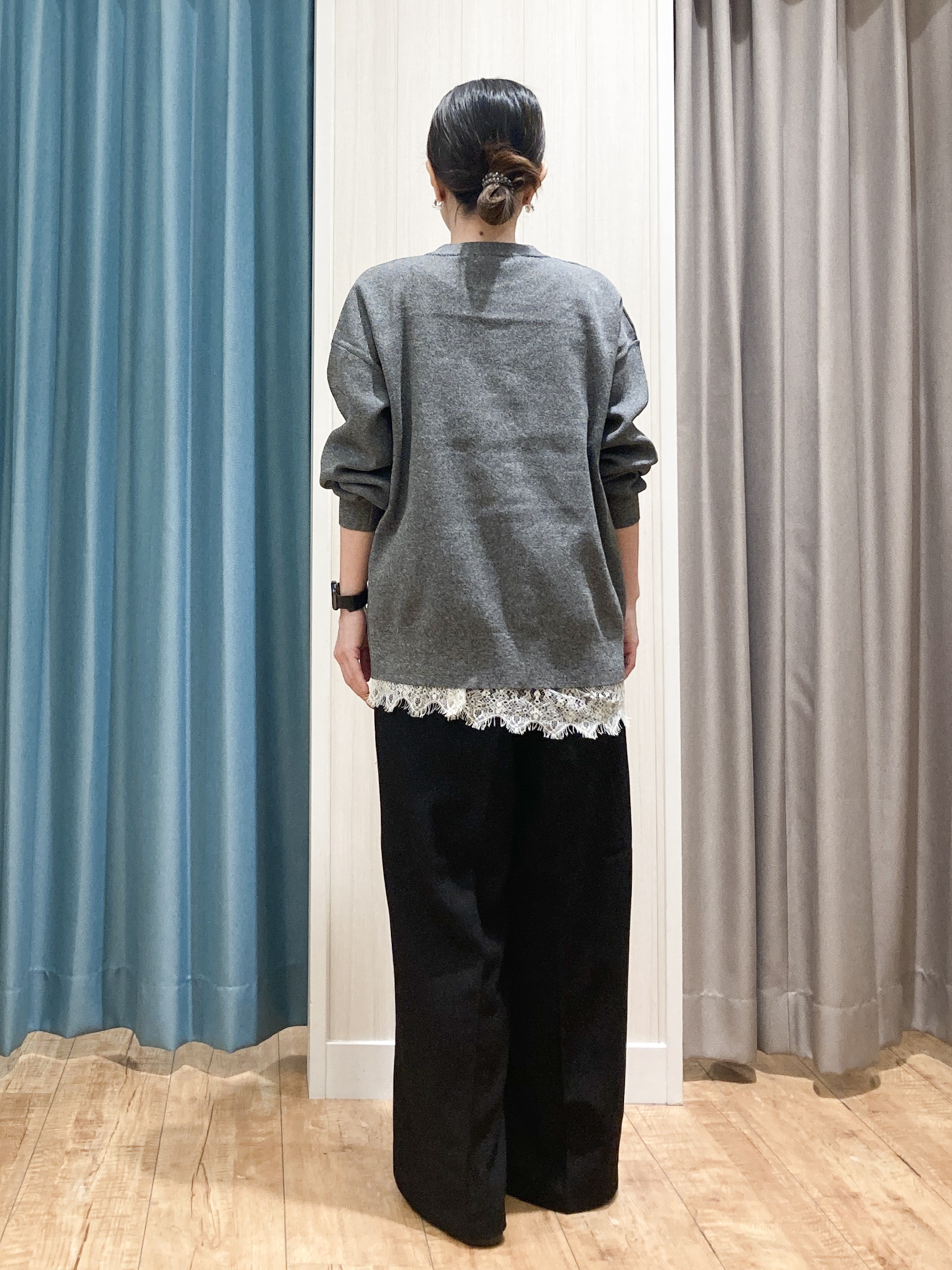 thさんの「SHOO･LA･RUE｜【セットアップ可/洗濯機可】軽やかに羽織れる スポンディッシュ ニットカーディガン」を使ったコーディネート
