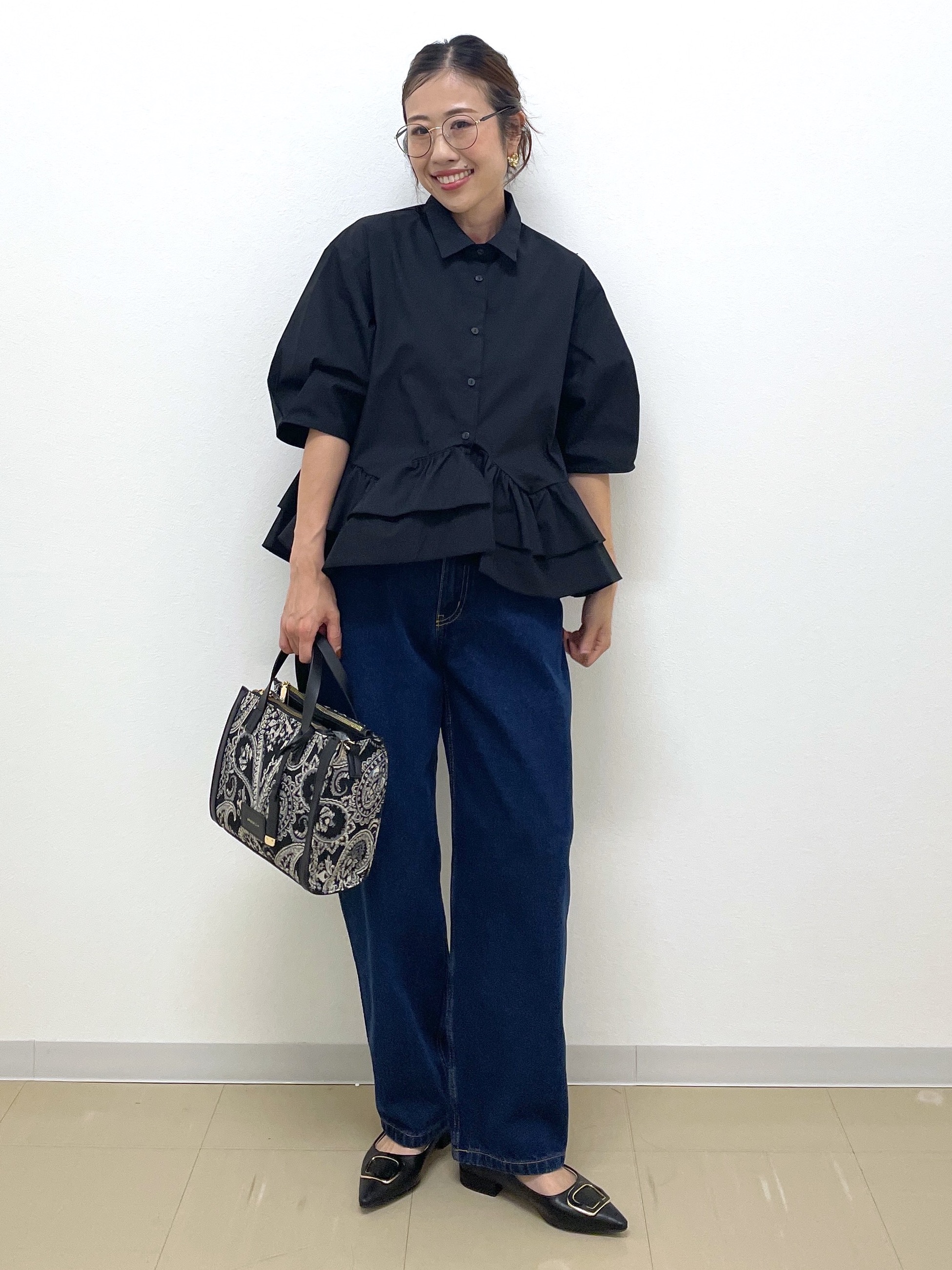 Akiさんの「OPAQUE.CLIP｜【森絵梨佳さん着用】裾ラッフルデザインブラウス《洗濯機OK》」を使ったコーディネート