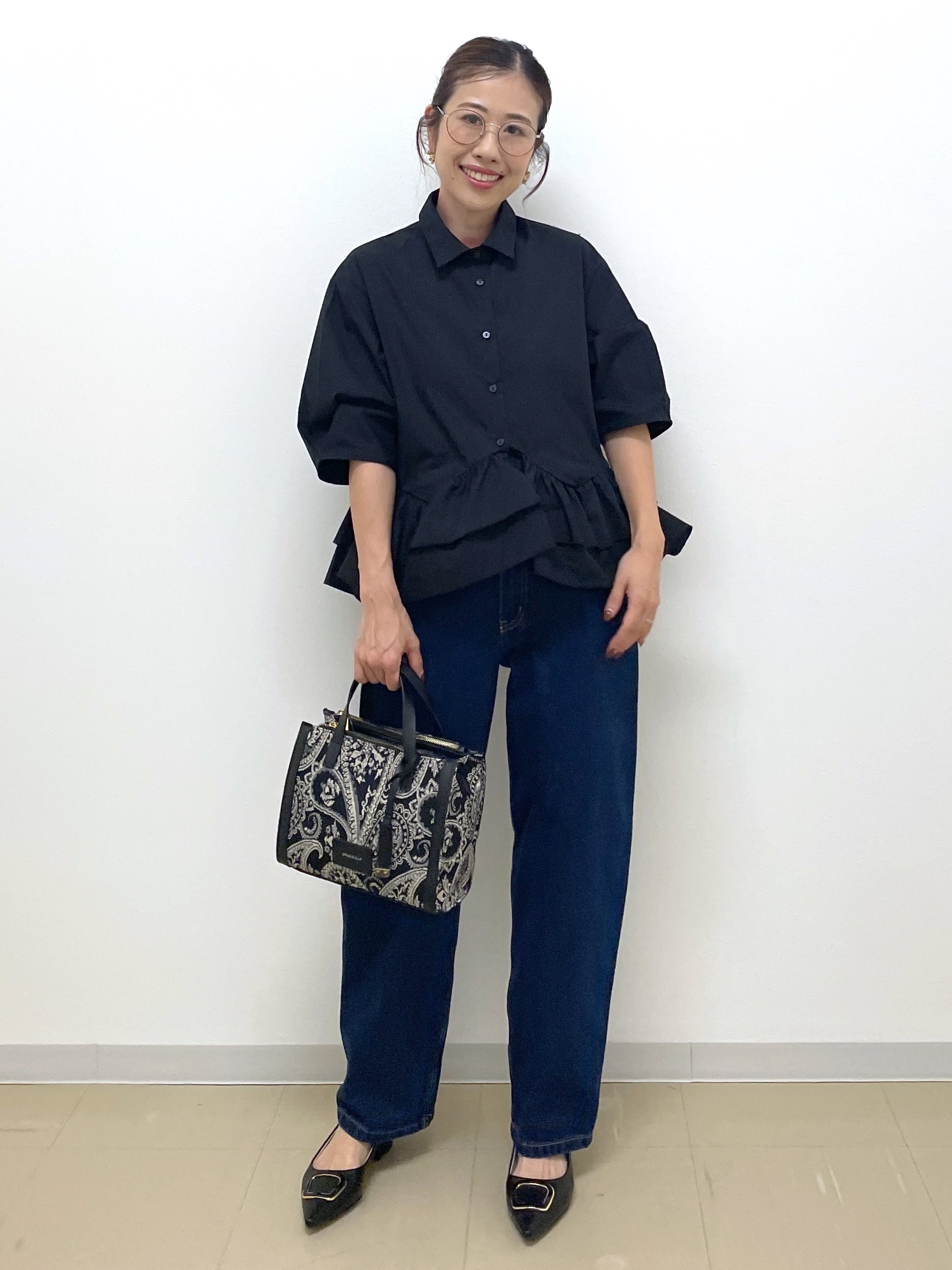 Akiさんの「OPAQUE.CLIP｜【森絵梨佳さん着用】裾ラッフルデザインブラウス《洗濯機OK》」を使ったコーディネート