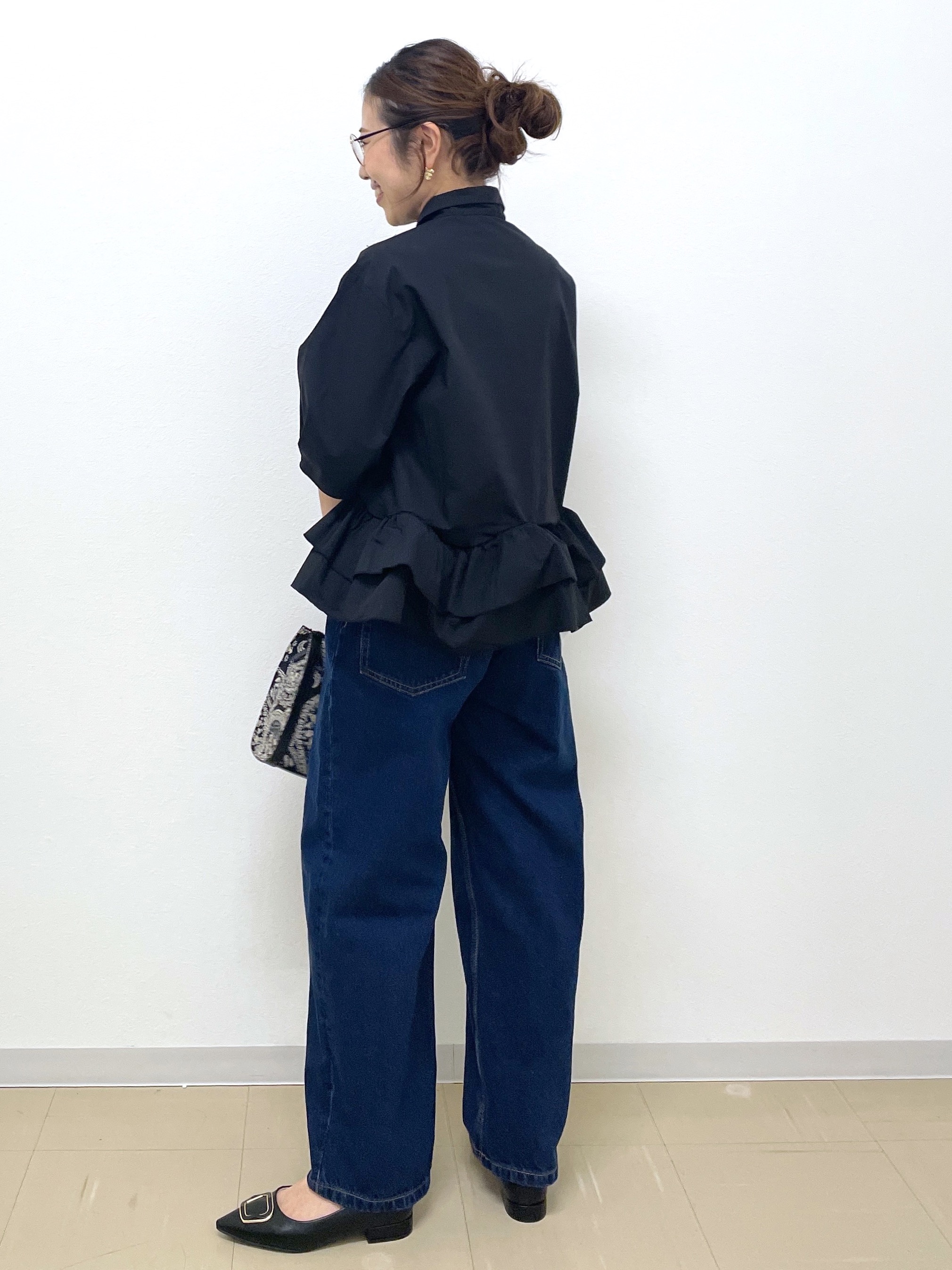 Akiさんの「OPAQUE.CLIP｜【森絵梨佳さん着用】裾ラッフルデザインブラウス《洗濯機OK》」を使ったコーディネート