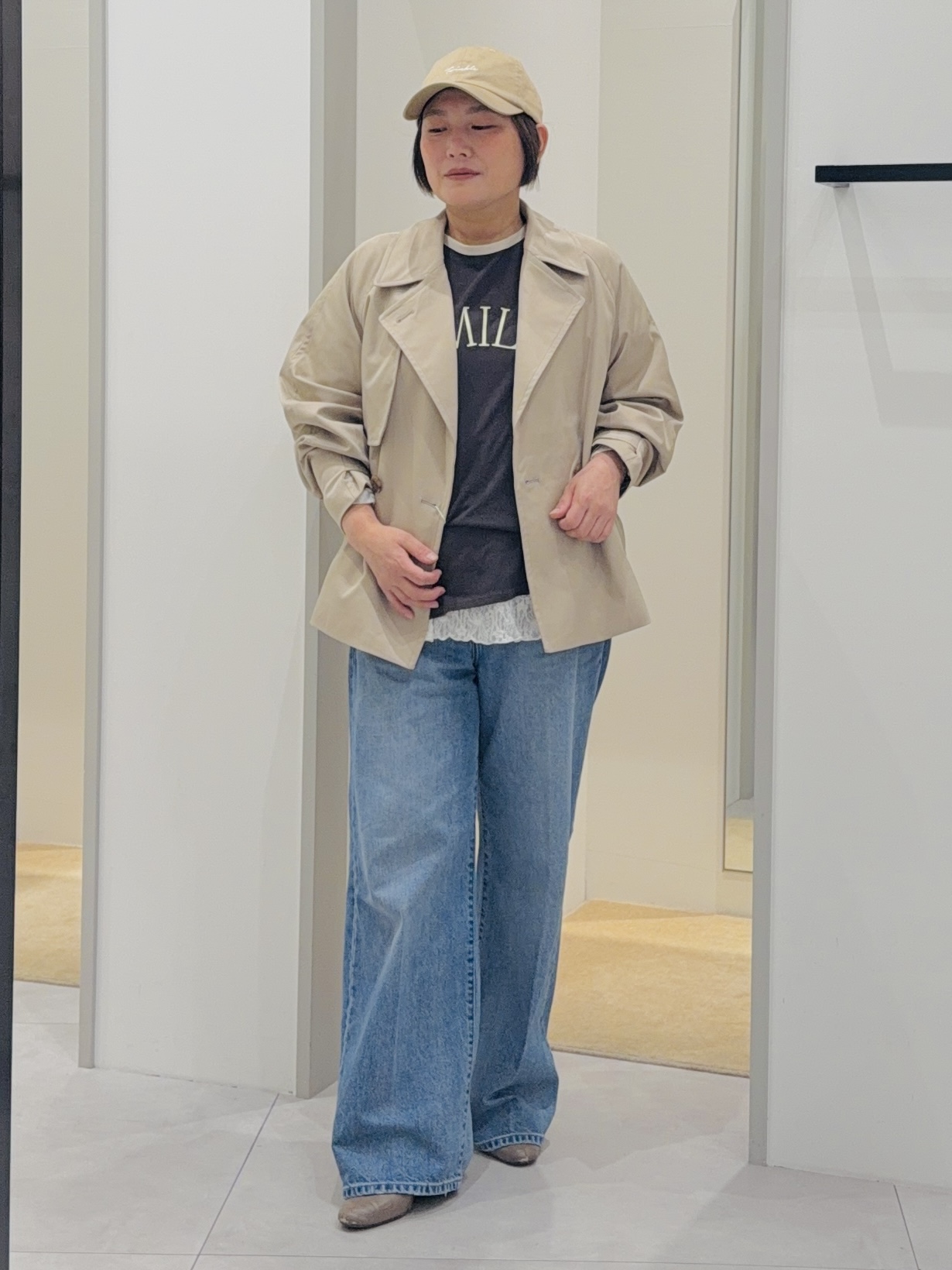 タナさんの「THE SHOP TK｜羽織るだけでこなれ見え ショートトレンチコート」を使ったコーディネート