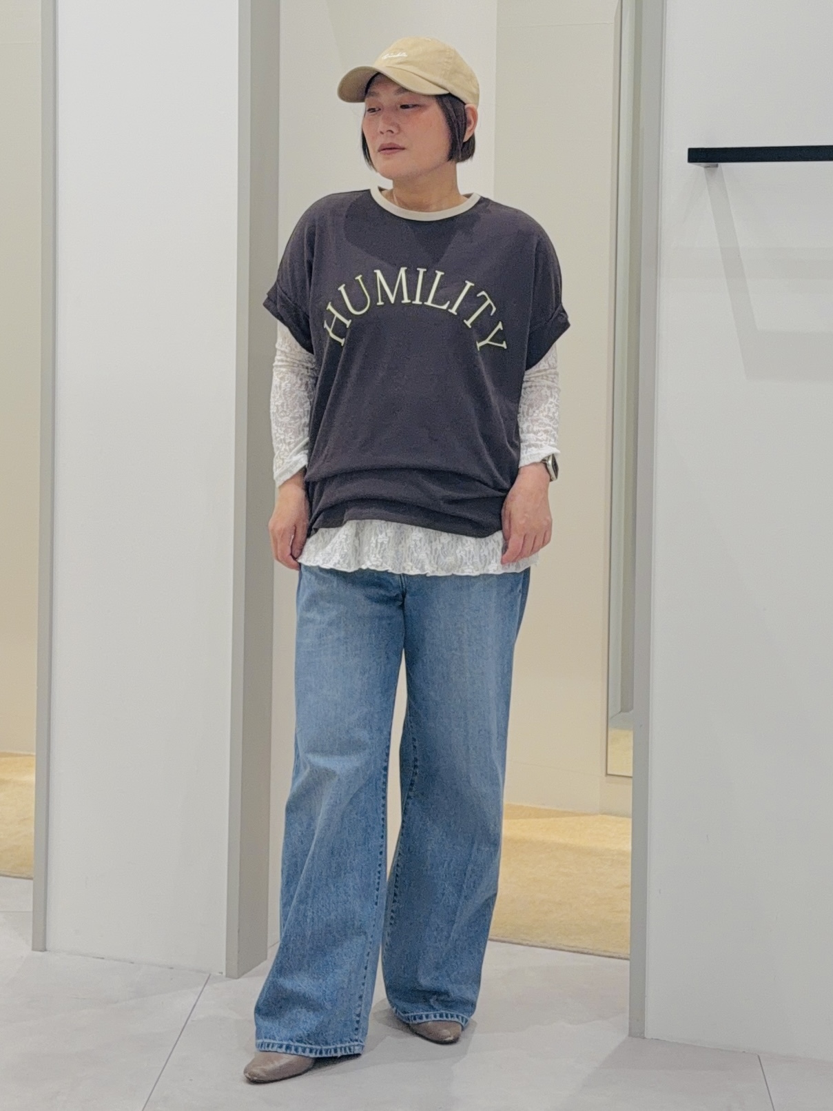 タナさんの「THE SHOP TK｜羽織るだけでこなれ見え ショートトレンチコート」を使ったコーディネート