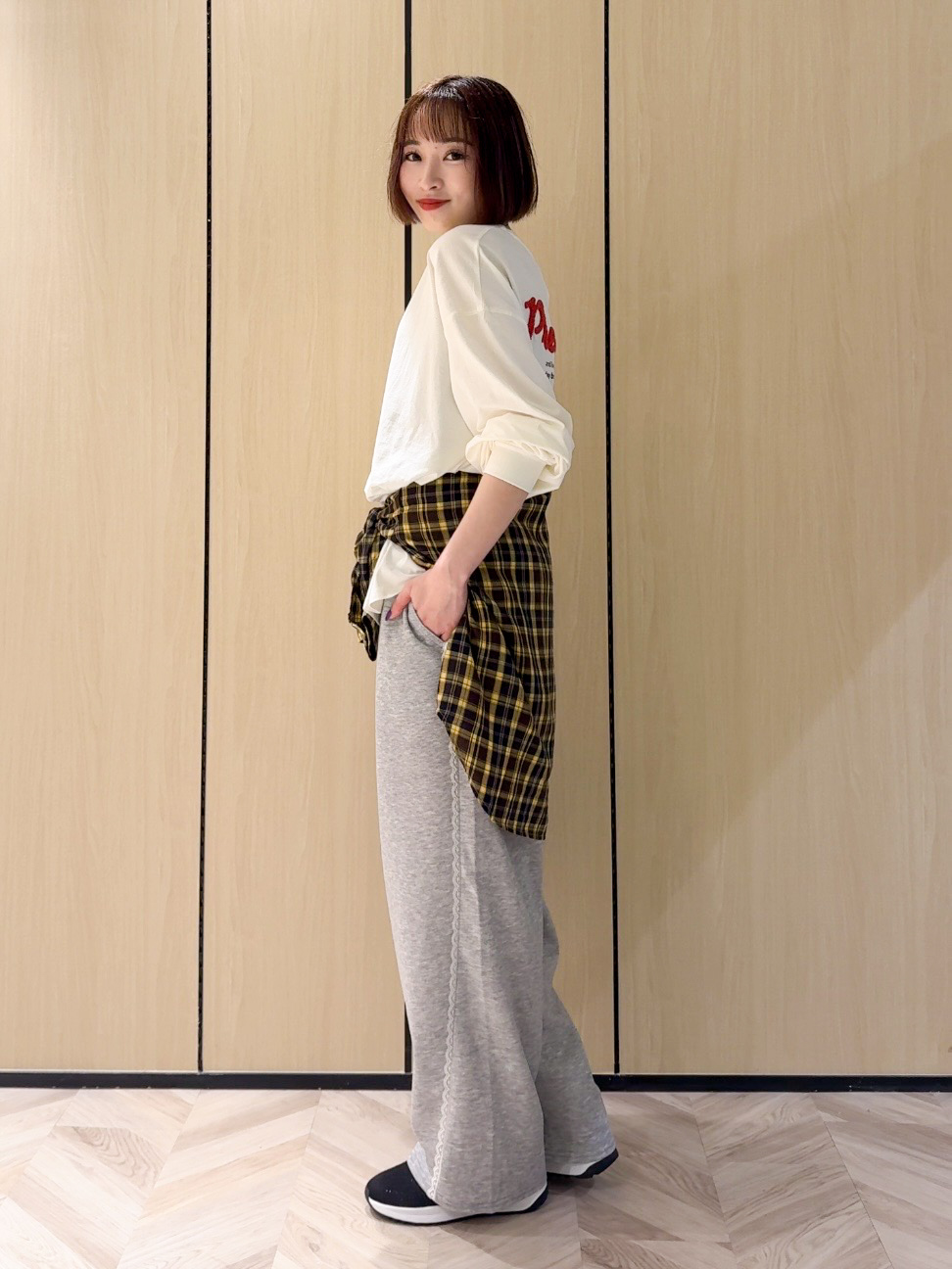 𝐜𝐡𝐢𝐤𝐚さんの「SHOO･LA･RUE｜【選べる4柄/体型カバー】ゆるっと着られる BIGロンT」を使ったコーディネート