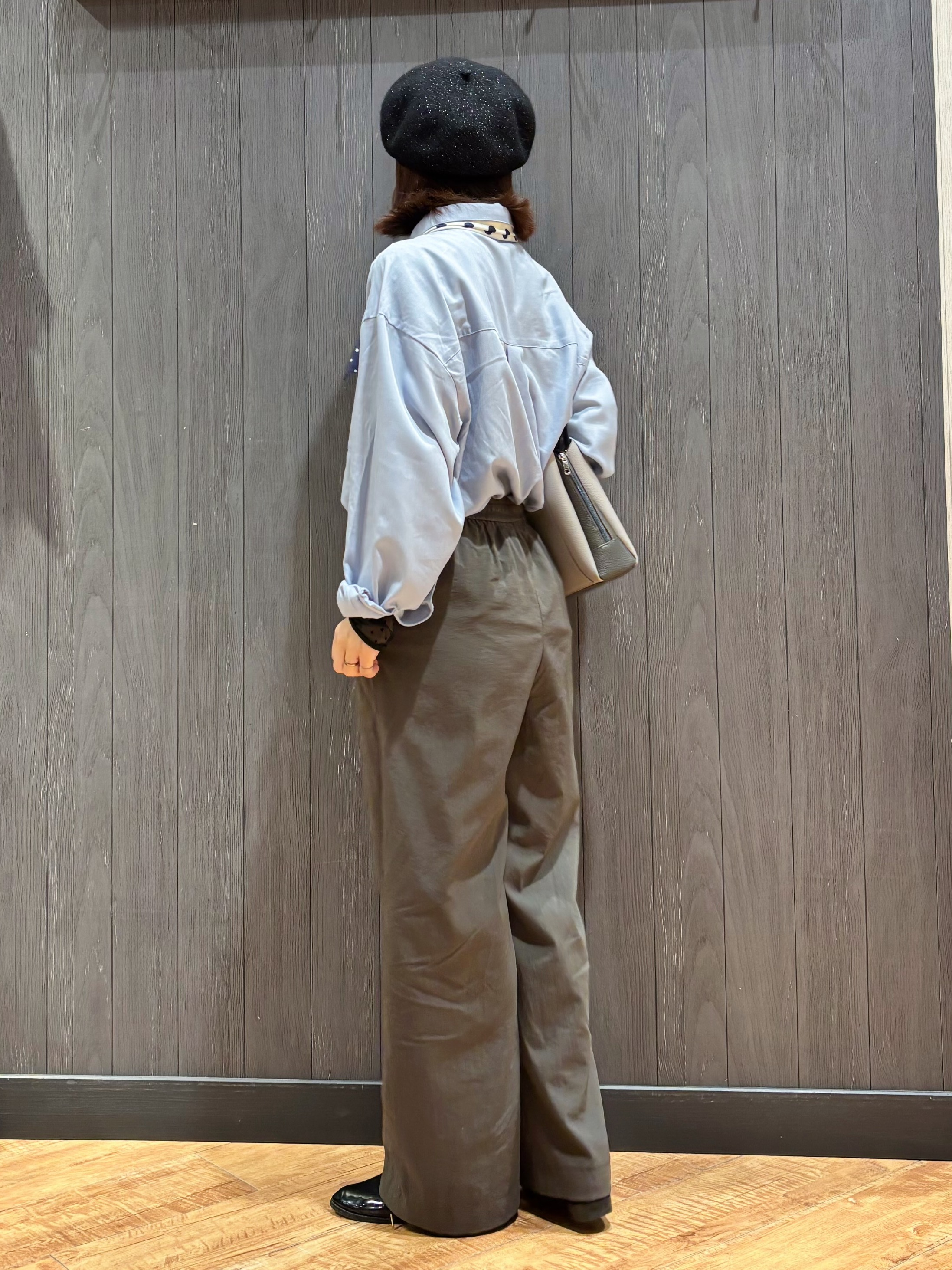 meiさんの「SHOO･LA･RUE｜【洗濯後しわになりにくい/S-LL】気分で選ぶ 大人のデイリー使いに ベーシックシャツ」を使ったコーディネート