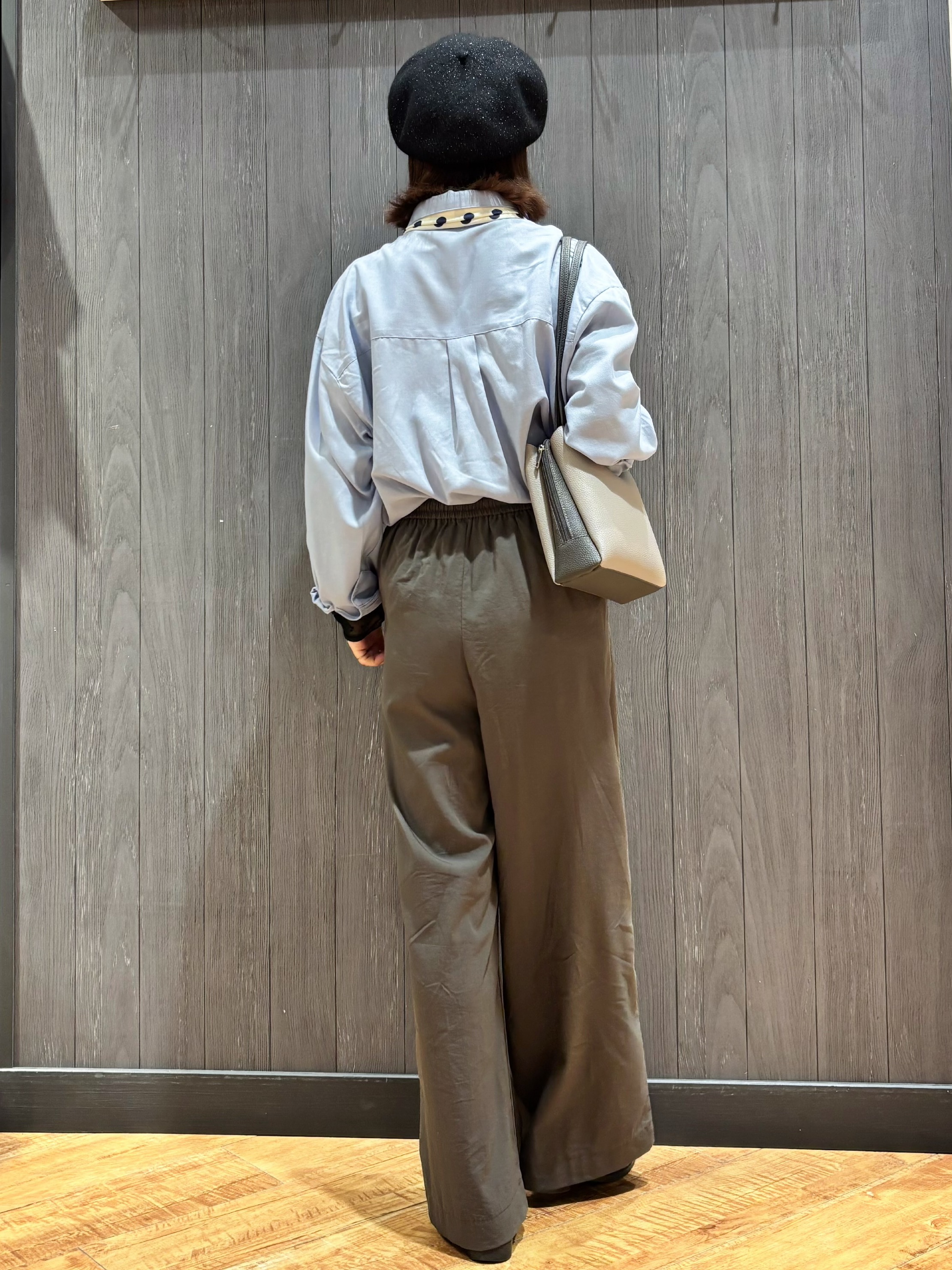 meiさんの「SHOO･LA･RUE｜【洗濯後しわになりにくい/S-LL】気分で選ぶ 大人のデイリー使いに ベーシックシャツ」を使ったコーディネート