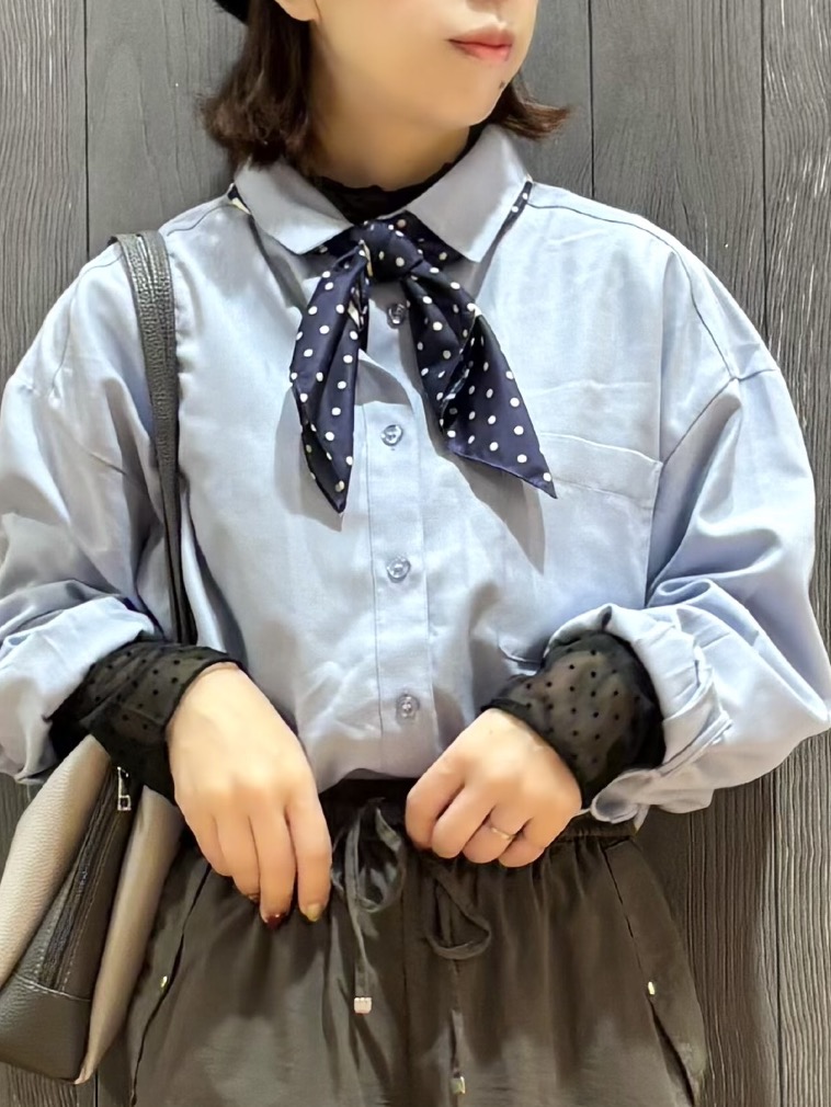 meiさんの「SHOO･LA･RUE｜【洗濯後しわになりにくい/S-LL】気分で選ぶ 大人のデイリー使いに ベーシックシャツ」を使ったコーディネート
