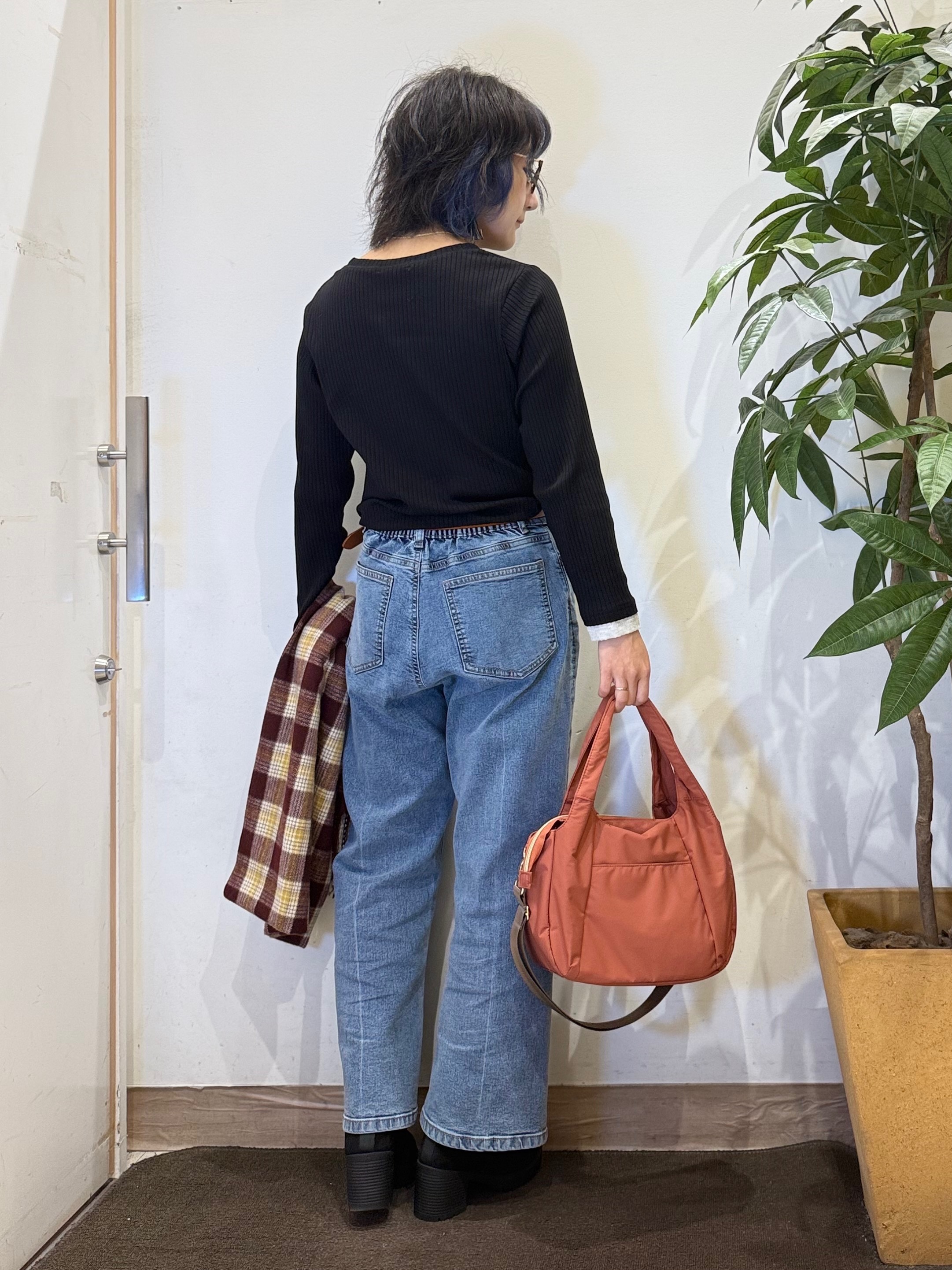 misakiさんの「SHOO･LA･RUE｜【洗濯機可/S-LL】縦ラインですっきり お袖配色リブトップス」を使ったコーディネート