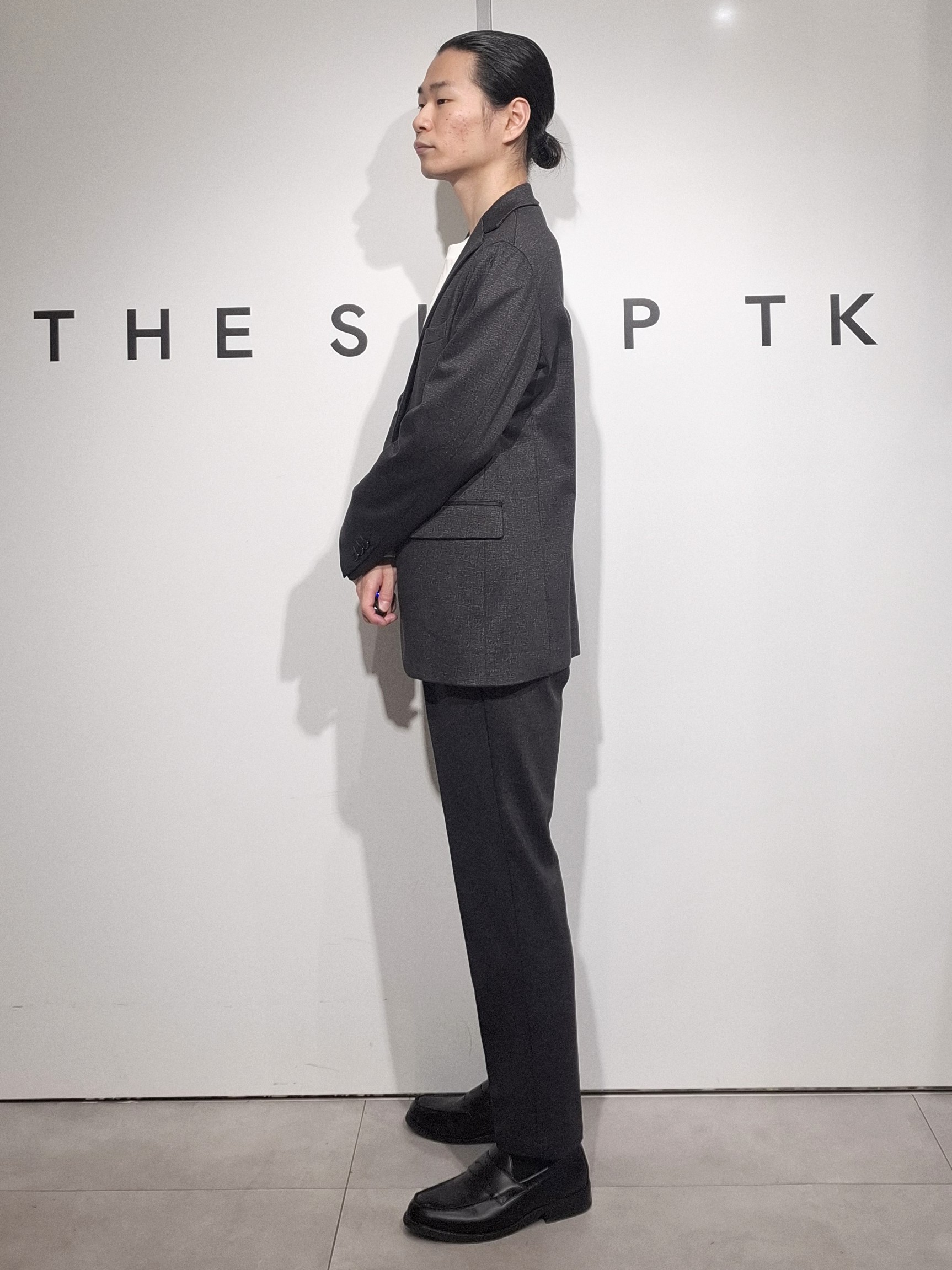 葵さんの「THE SHOP TK｜【洗濯機OK／セットアップ可】TRジャージー ストレッチジャケット」を使ったコーディネート