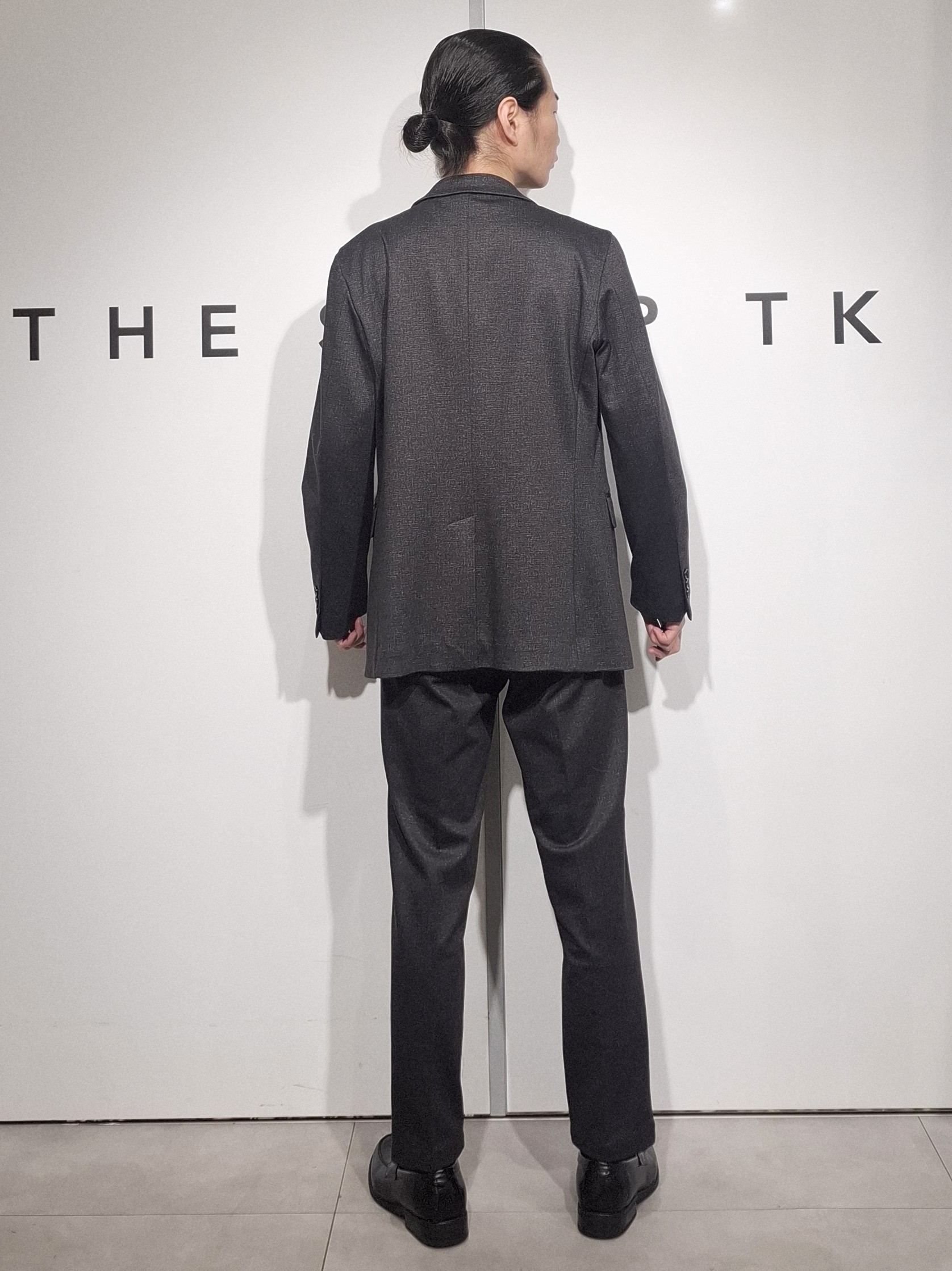 葵さんの「THE SHOP TK｜【洗濯機OK／セットアップ可】TRジャージー ストレッチジャケット」を使ったコーディネート