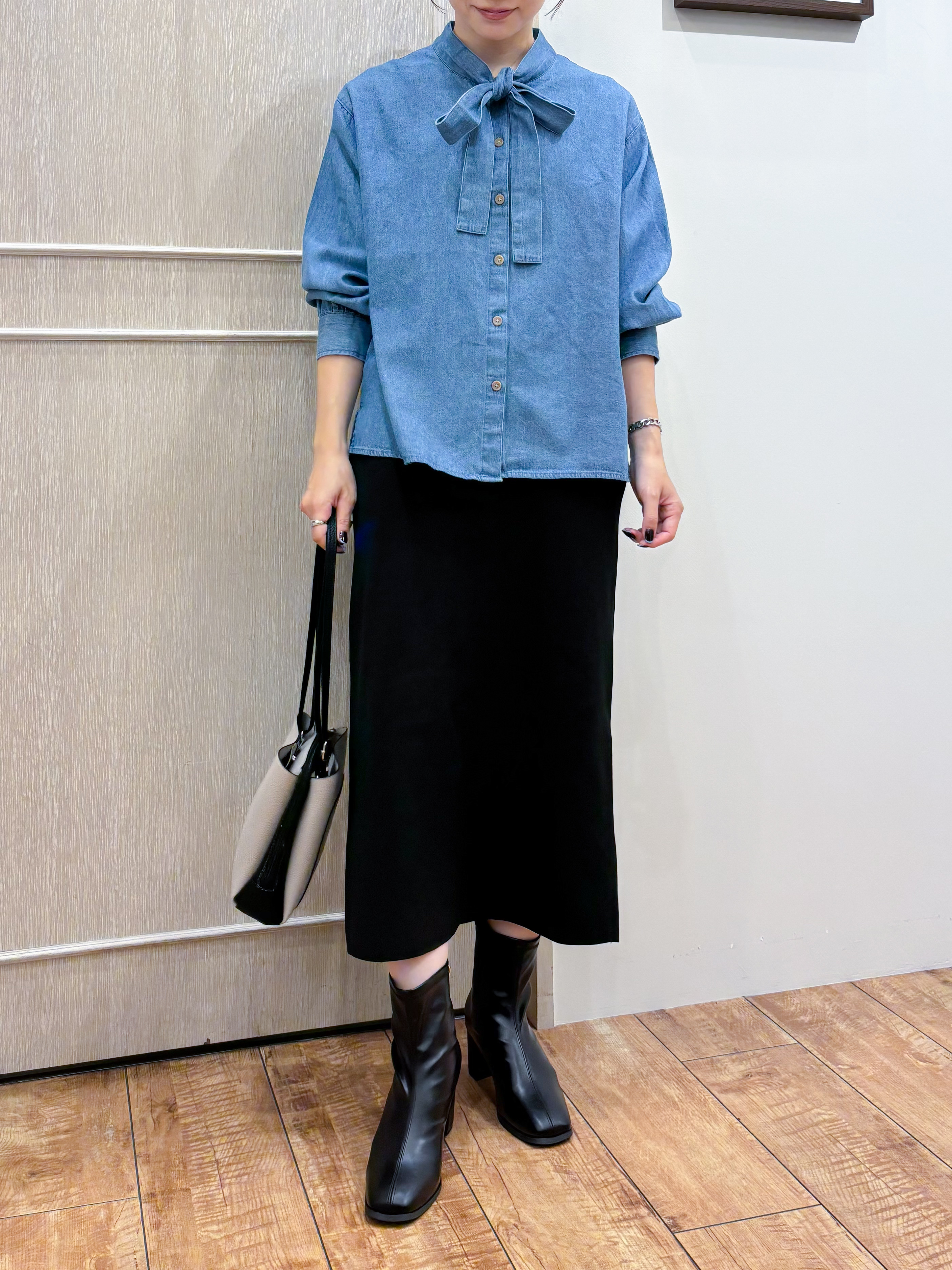 なみさんの「SHOO･LA･RUE｜【S-LL/洗濯機可】華やぐデニムボウタイリボンシャツ」を使ったコーディネート