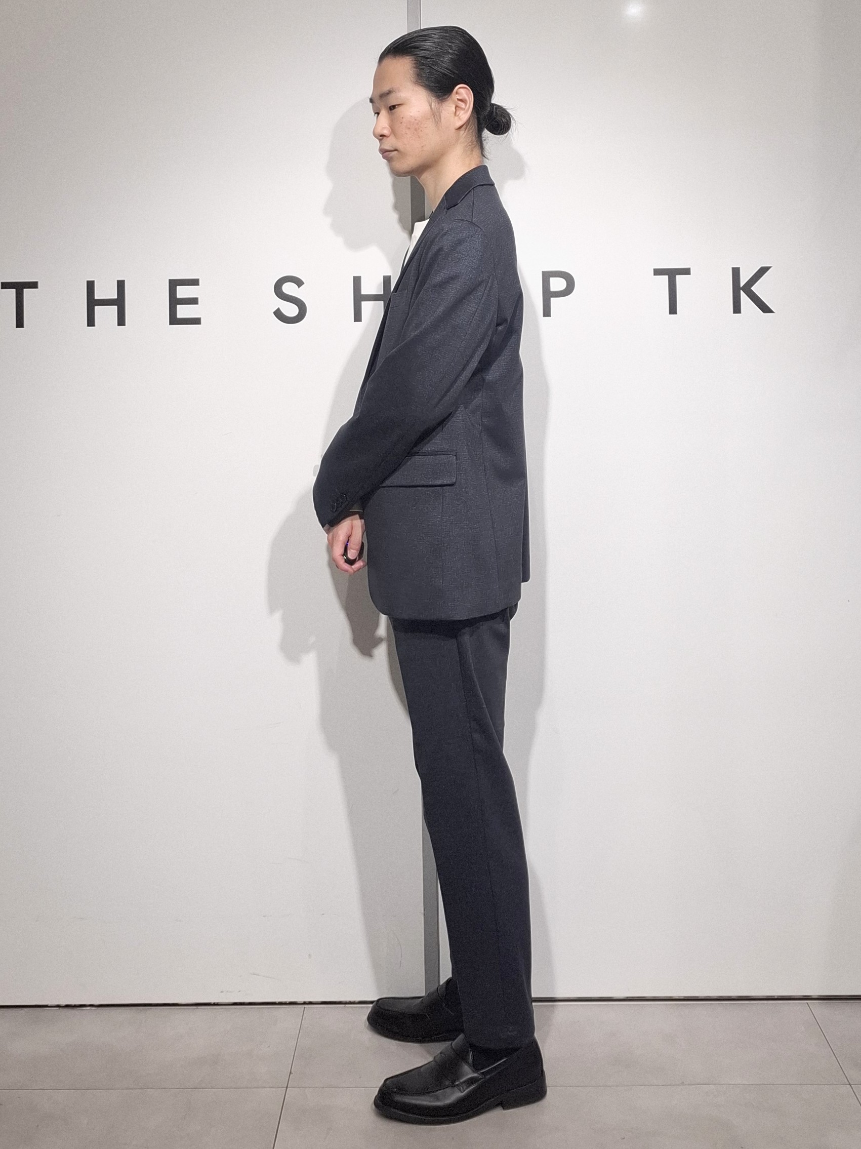 葵さんの「THE SHOP TK｜【洗濯機OK／セットアップ可】TRジャージー ストレッチジャケット」を使ったコーディネート