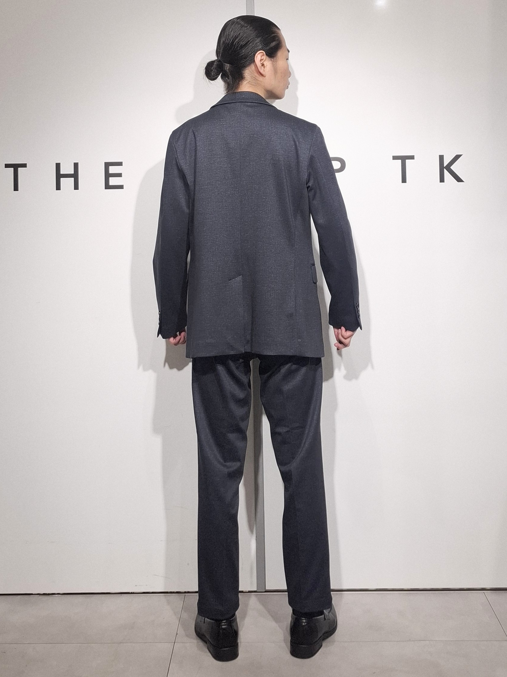 葵さんの「THE SHOP TK｜【洗濯機OK／セットアップ可】TRジャージー ストレッチジャケット」を使ったコーディネート