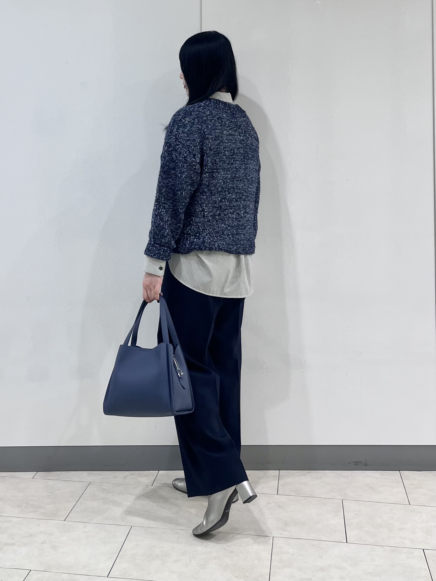 hasuさんの「INDIVI｜【コットン混／ミックスカラー】カールヤーン パフスリーブニット」を使ったコーディネート