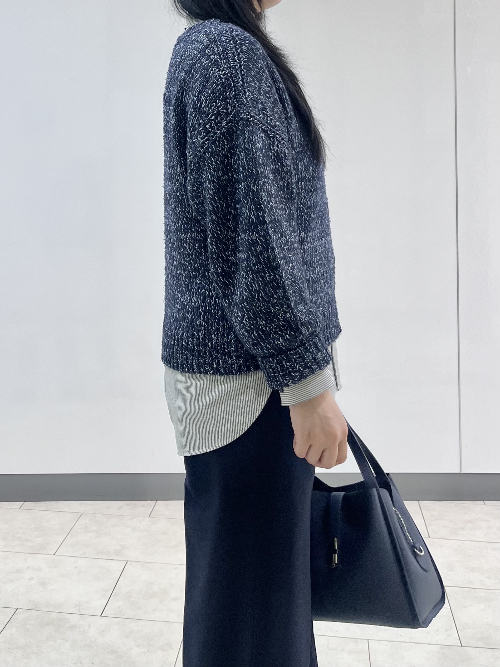 hasuさんの「INDIVI｜【コットン混／ミックスカラー】カールヤーン パフスリーブニット」を使ったコーディネート
