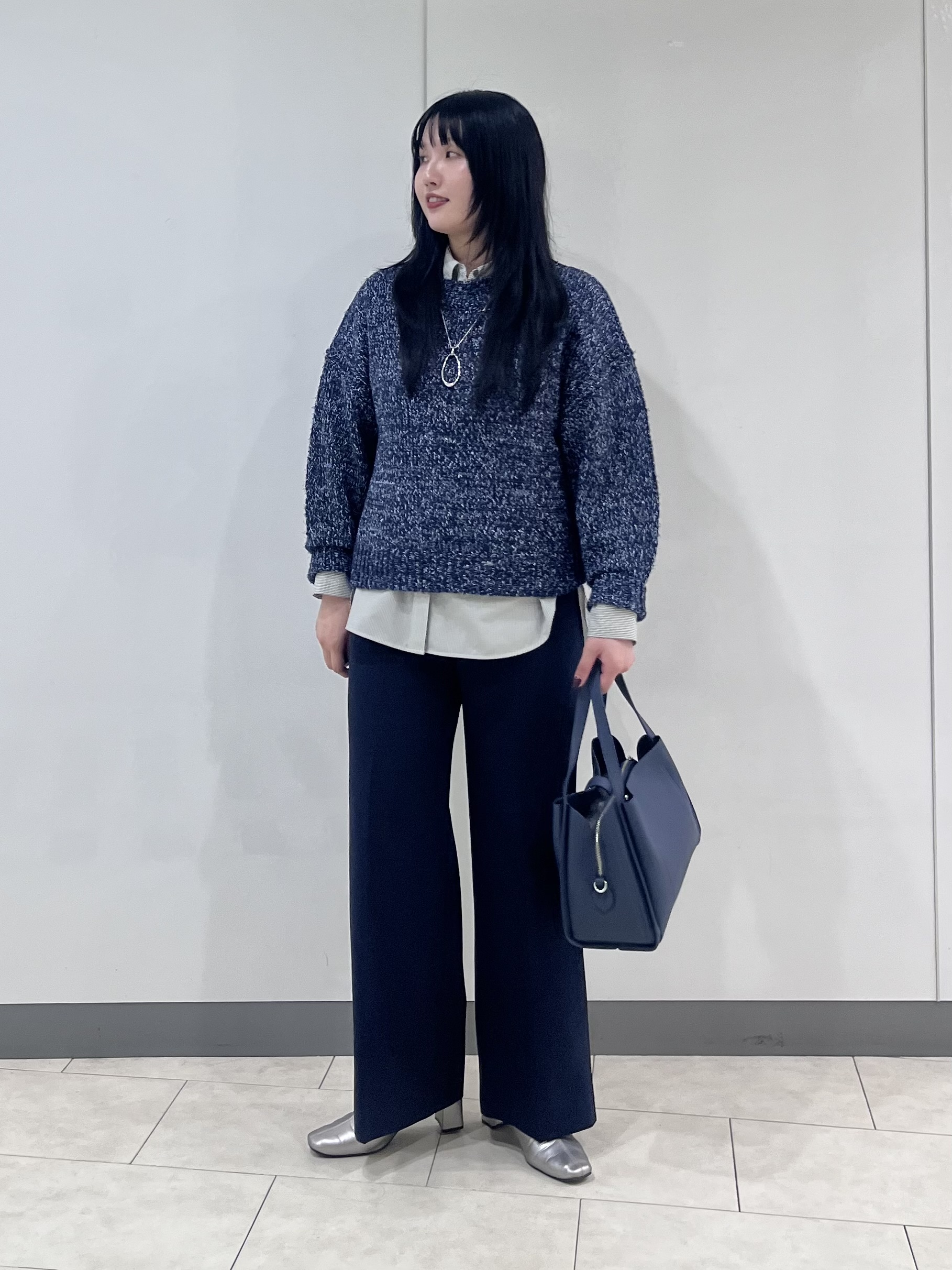 hasuさんの「INDIVI｜【コットン混／ミックスカラー】カールヤーン パフスリーブニット」を使ったコーディネート