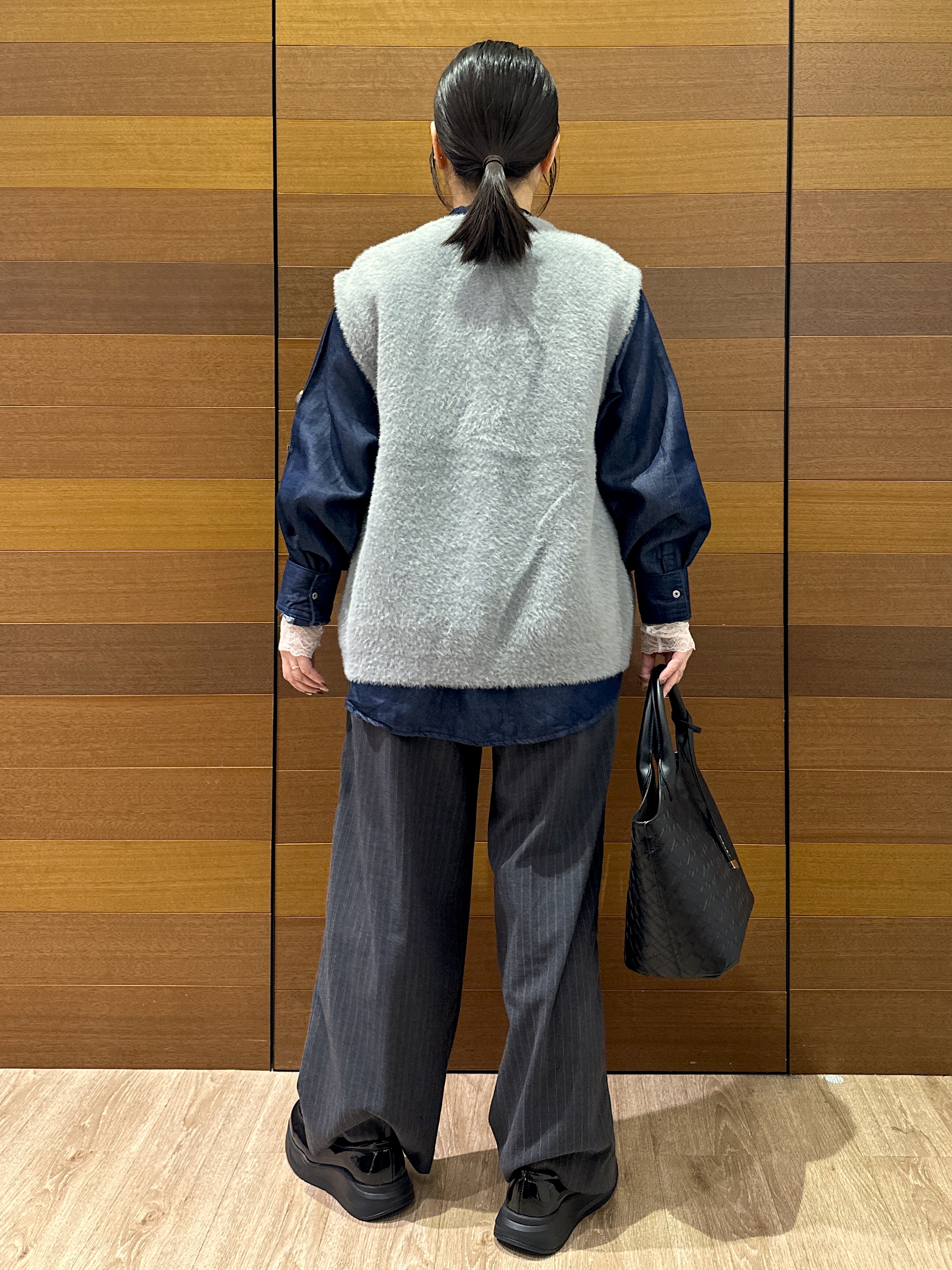Minさんの「OPAQUE.CLIP｜フェザーヤーンニットベスト【洗濯機OK】」を使ったコーディネート