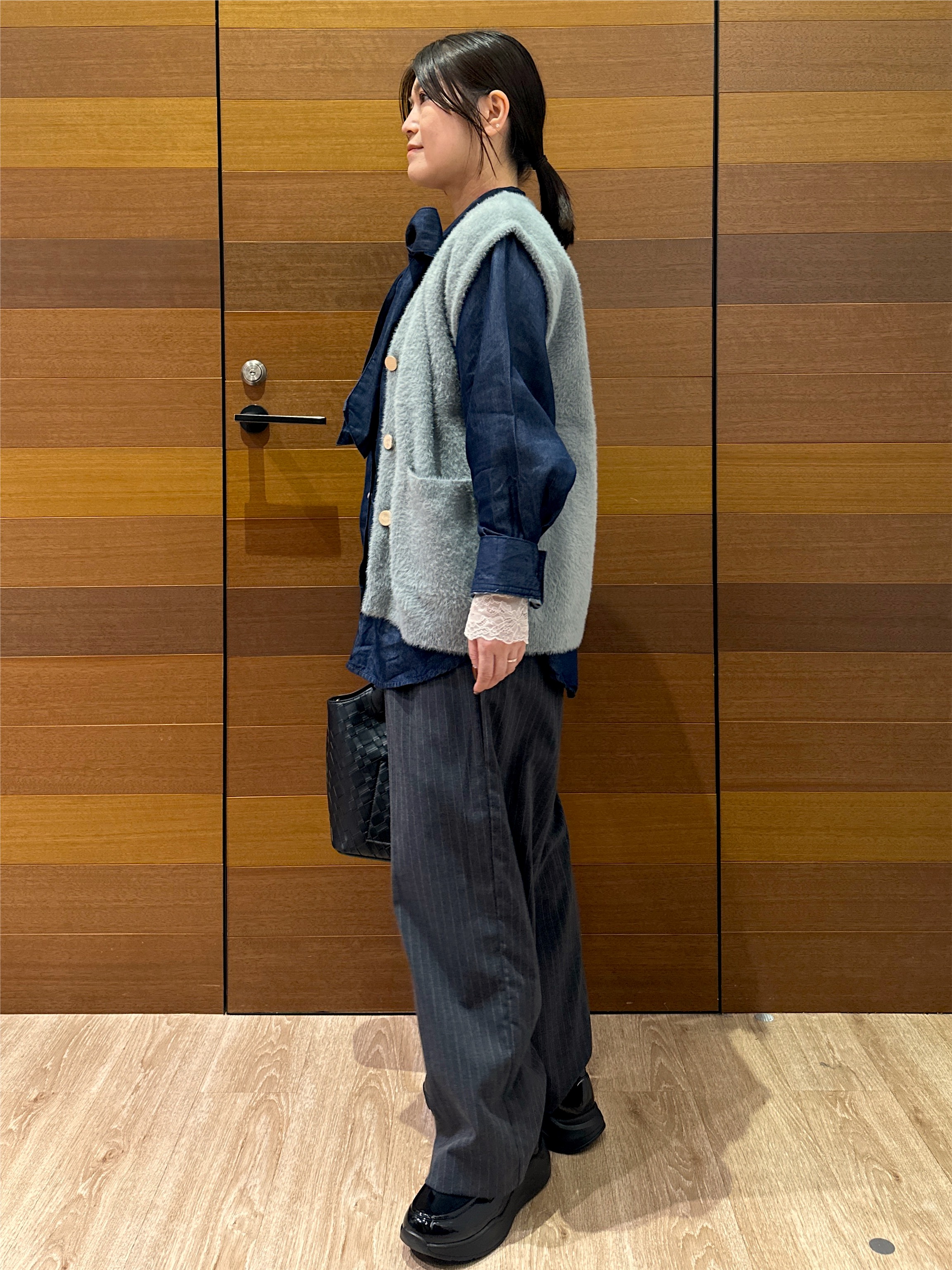 Minさんの「OPAQUE.CLIP｜フェザーヤーンニットベスト【洗濯機OK】」を使ったコーディネート