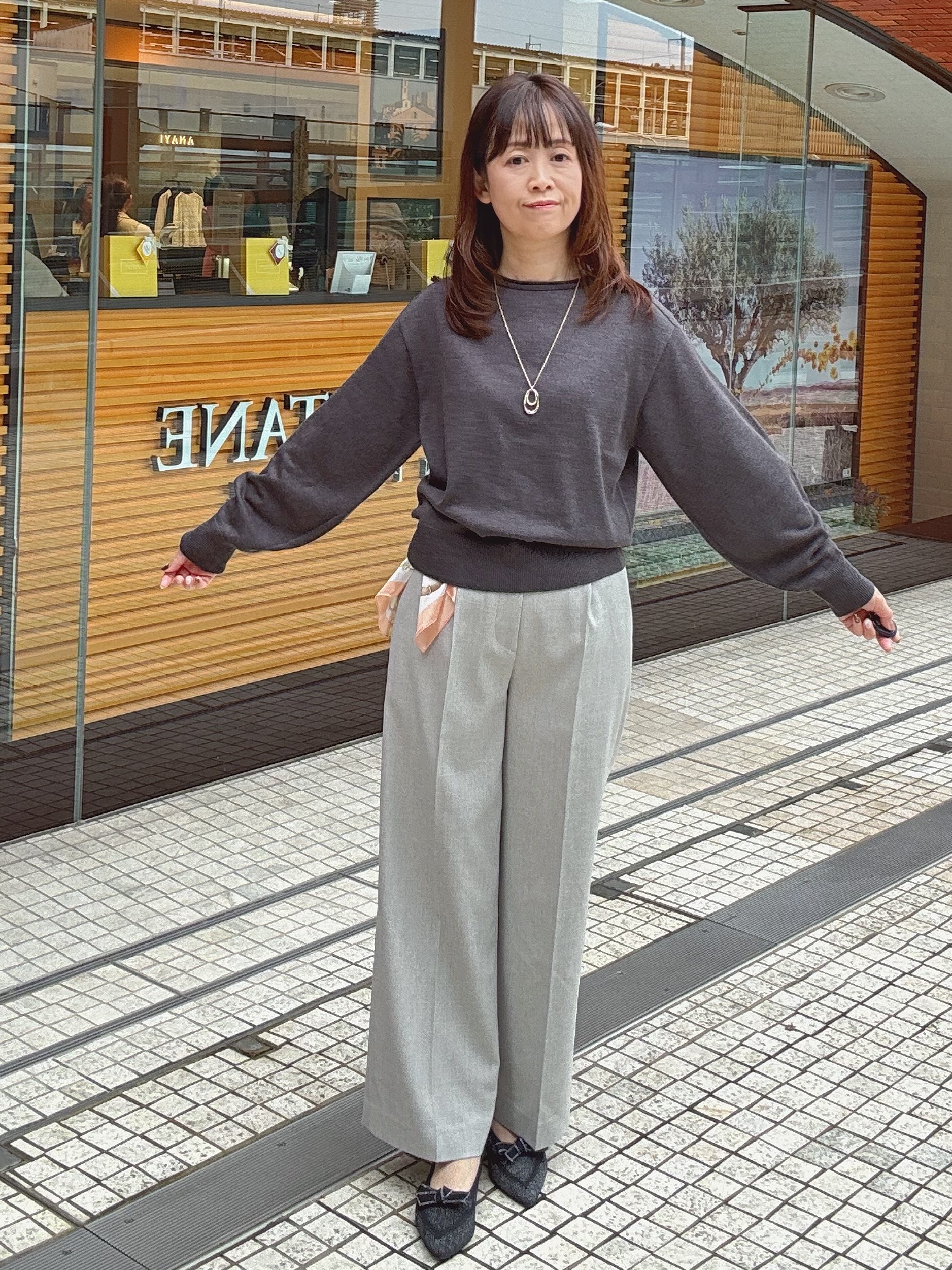 makiさんの「UNTITLED｜【大人の抜け感/8色展開】ボリュームスリーブニットプルオーバー」を使ったコーディネート