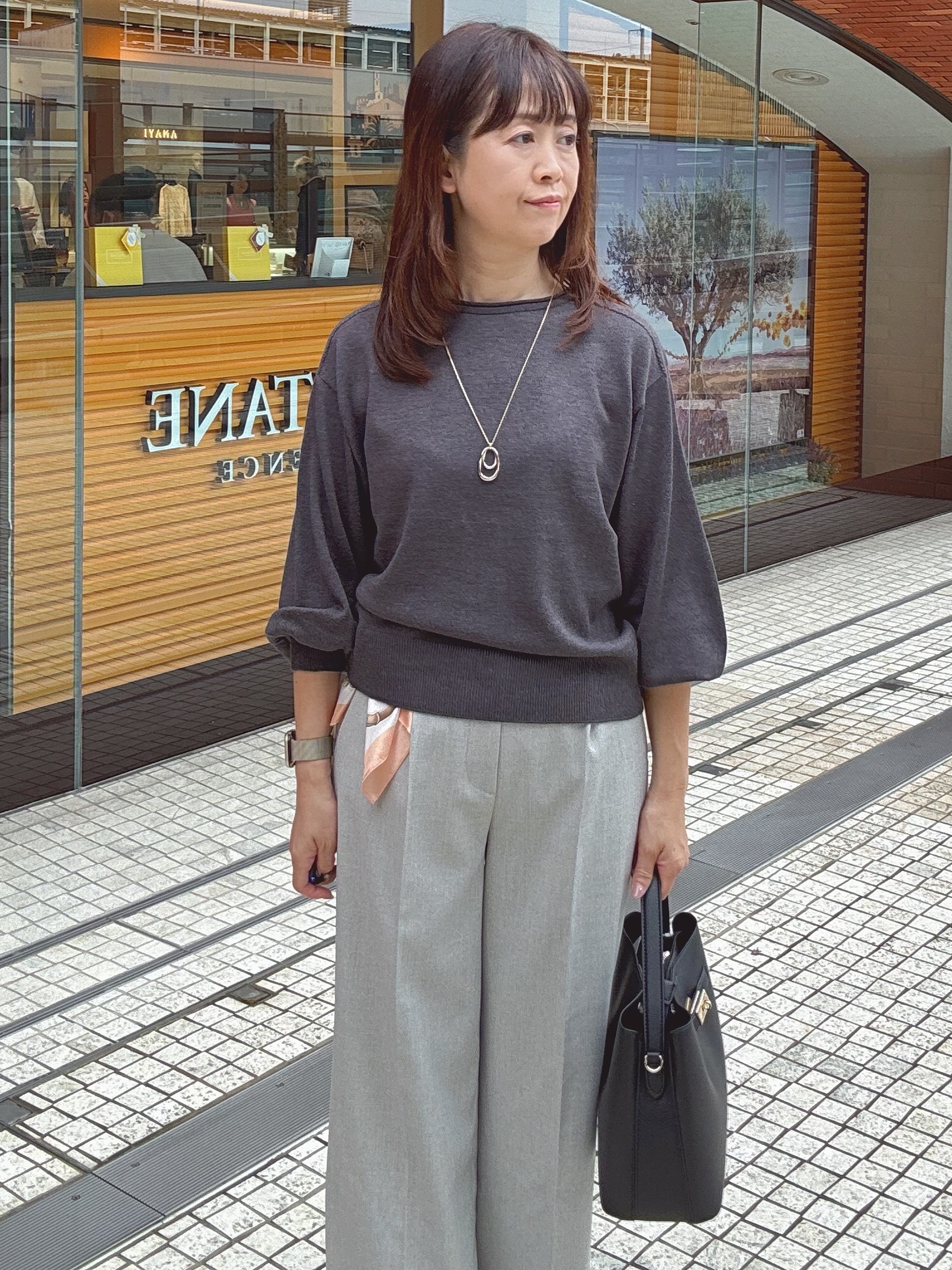 makiさんの「UNTITLED｜【大人の抜け感/8色展開】ボリュームスリーブニットプルオーバー」を使ったコーディネート