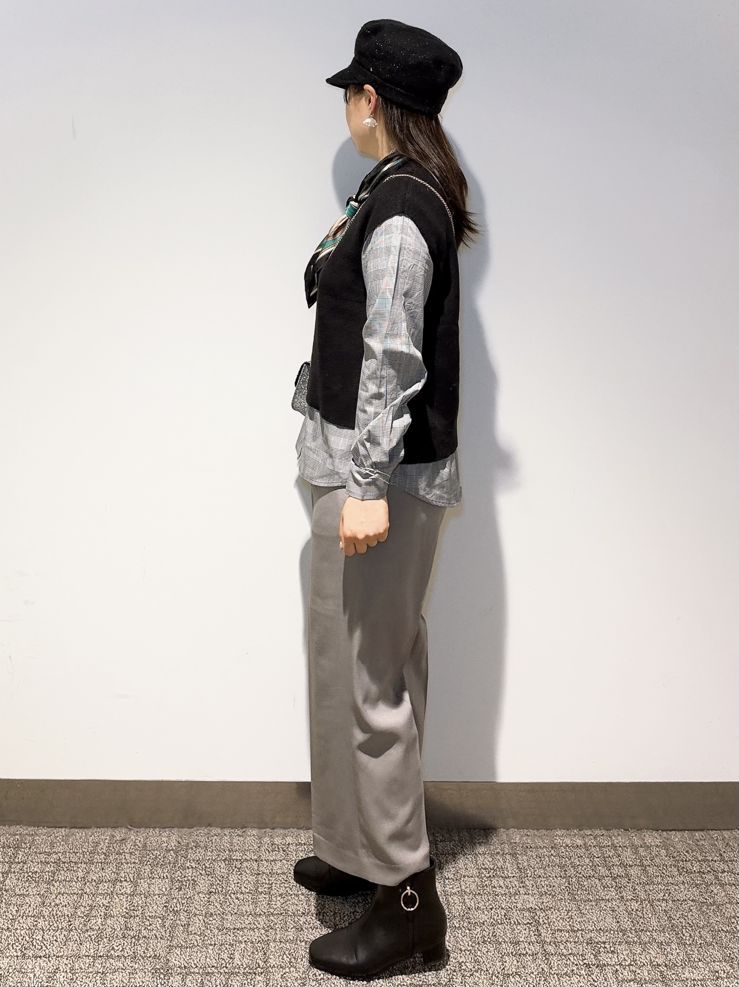 みーさんの「grove｜【2点セット/時短・着回し】着るだけでコーデが完成 ニットベスト&times;シャツ」を使ったコーディネート