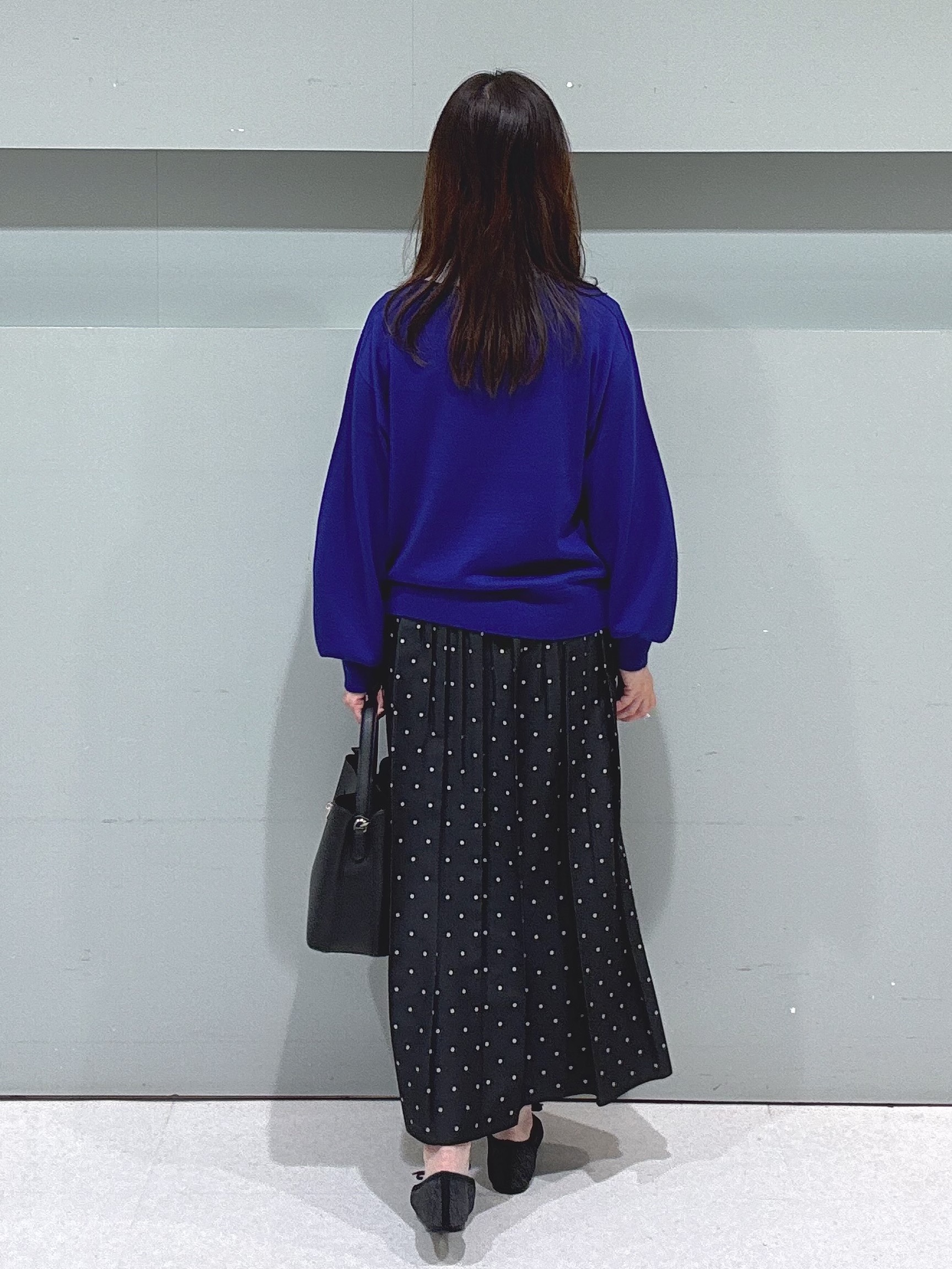 makiさんの「UNTITLED｜【大人の抜け感/8色展開】ボリュームスリーブニットプルオーバー」を使ったコーディネート