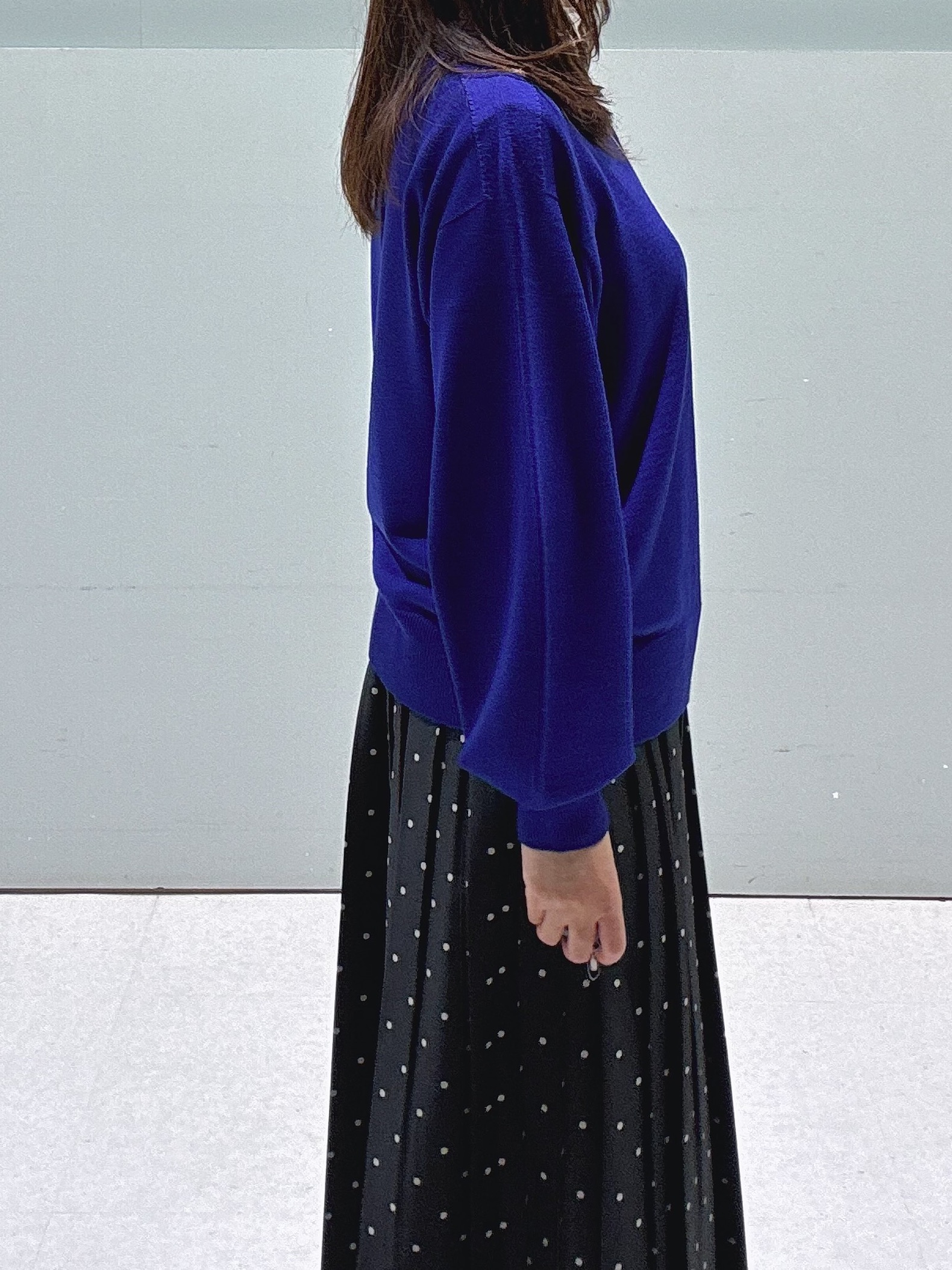 makiさんの「UNTITLED｜【大人の抜け感/8色展開】ボリュームスリーブニットプルオーバー」を使ったコーディネート