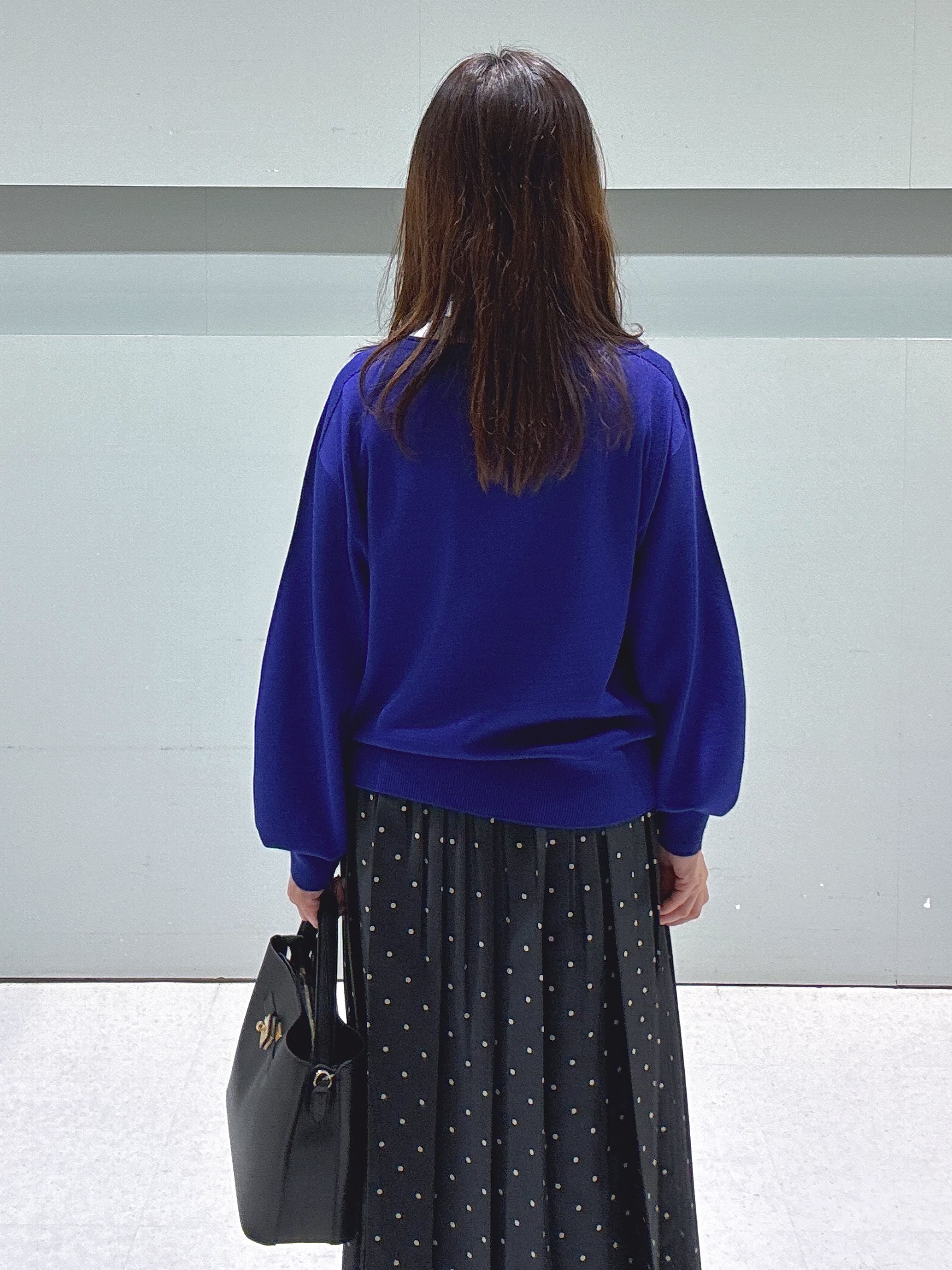 makiさんの「UNTITLED｜【大人の抜け感/8色展開】ボリュームスリーブニットプルオーバー」を使ったコーディネート