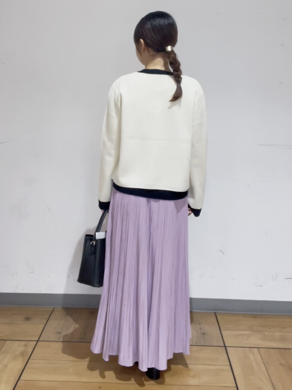 ELENAさんの「UNTITLED｜【アンサンブル可/ジャケットライク】モールラインカーディガン」を使ったコーディネート