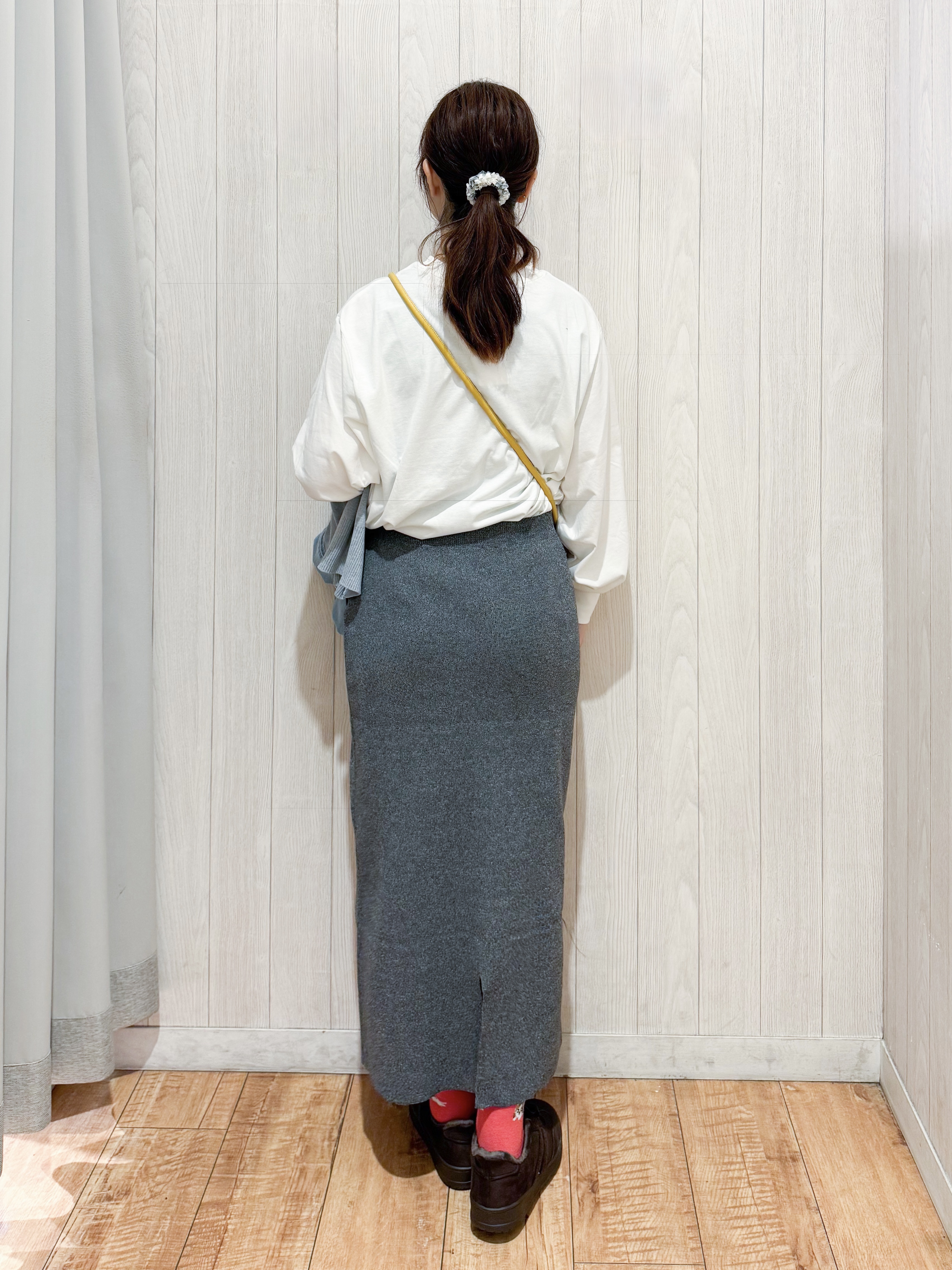 愛さんの「SHOO･LA･RUE｜【S-LL/洗濯機可】デニム／チェック切替でこなれ見え 金ボタンニットカーディガン」を使ったコーディネート
