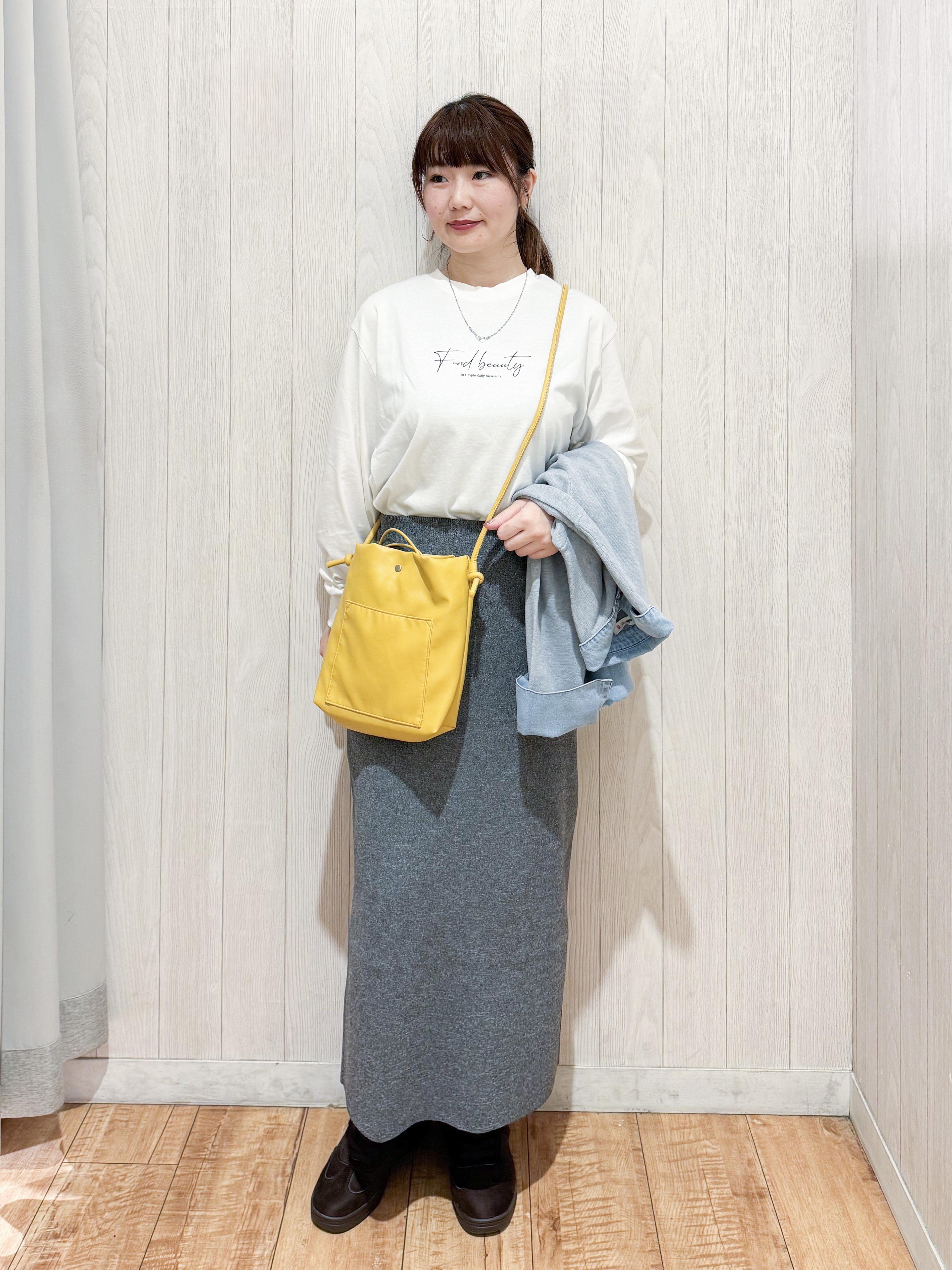 愛さんの「SHOO･LA･RUE｜【S-LL/洗濯機可】デニム／チェック切替でこなれ見え 金ボタンニットカーディガン」を使ったコーディネート