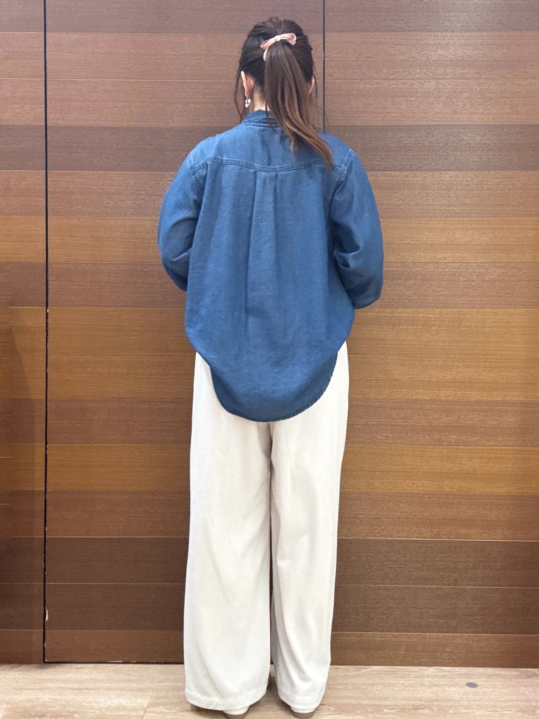 maichiさんの「OPAQUE.CLIP｜デニムボウタイブラウス【洗濯機OK】」を使ったコーディネート