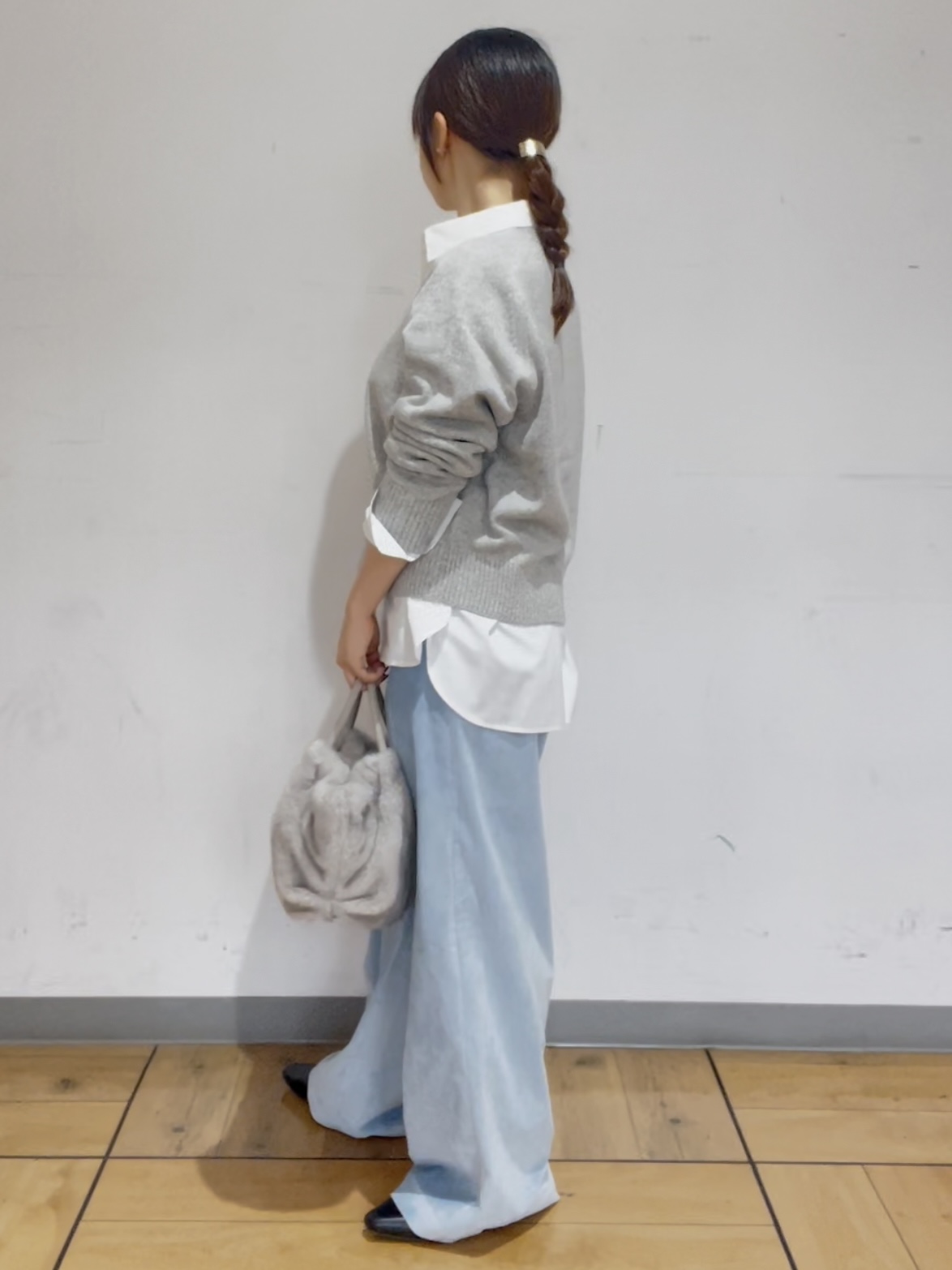 ELENAさんの「UNTITLED｜【6色展開/コットン100】カラーベーシックシャツ」を使ったコーディネート