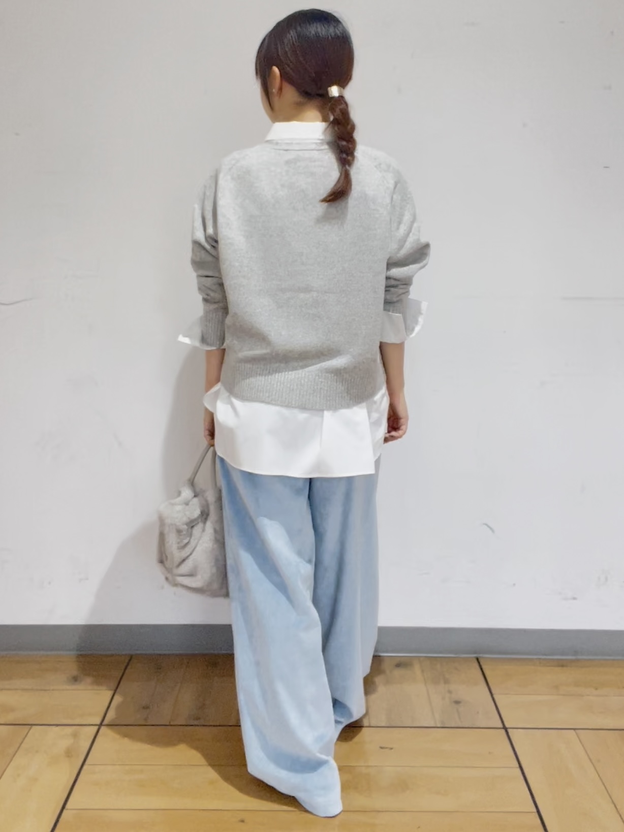 ELENAさんの「UNTITLED｜【6色展開/コットン100】カラーベーシックシャツ」を使ったコーディネート