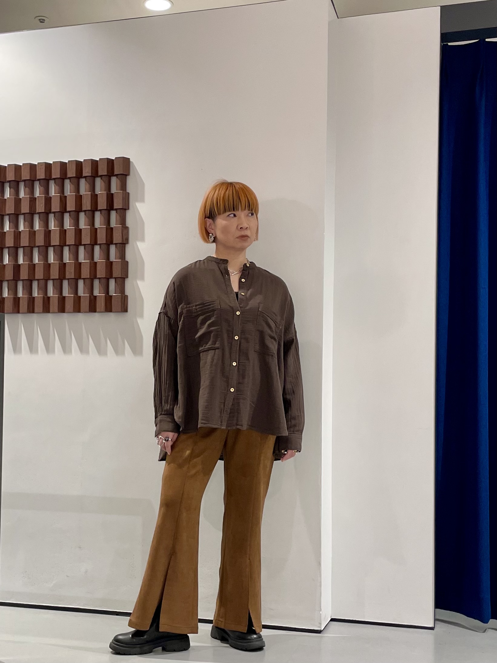 KOUさんの「INDIVI｜ガーゼデニムシャツ」を使ったコーディネート