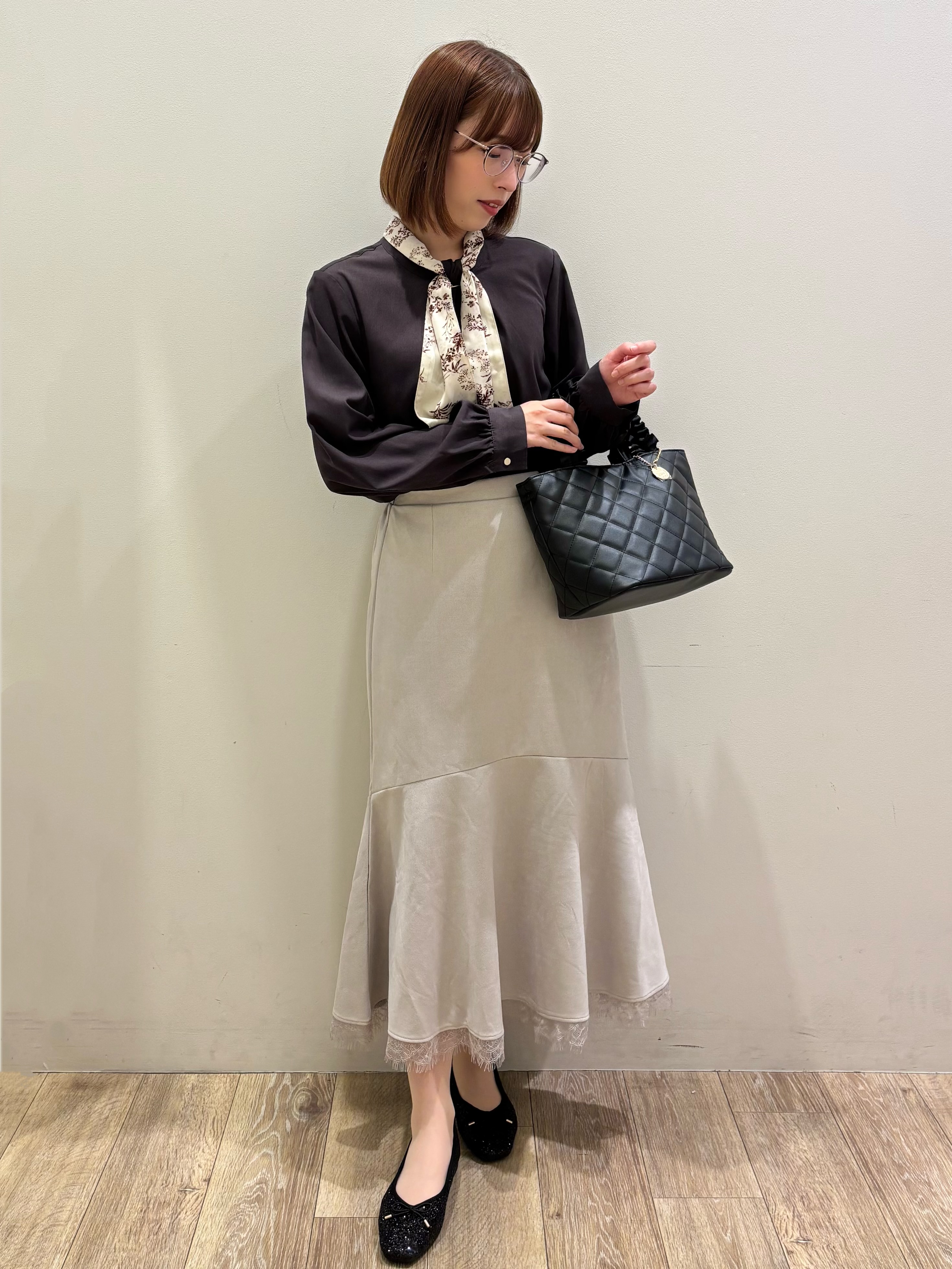 honamiさんの「index｜【2way】スカーフ付きタックブラウス《洗濯機OK／イージーアイロン》」を使ったコーディネート