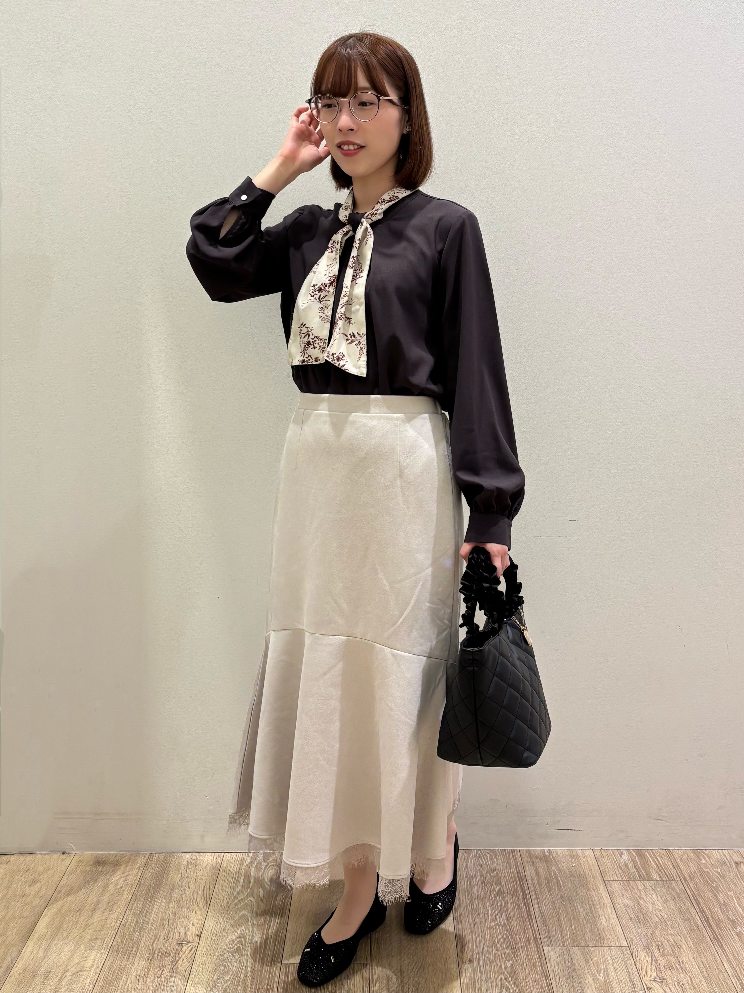 honamiさんの「index｜【2way】スカーフ付きタックブラウス《洗濯機OK／イージーアイロン》」を使ったコーディネート