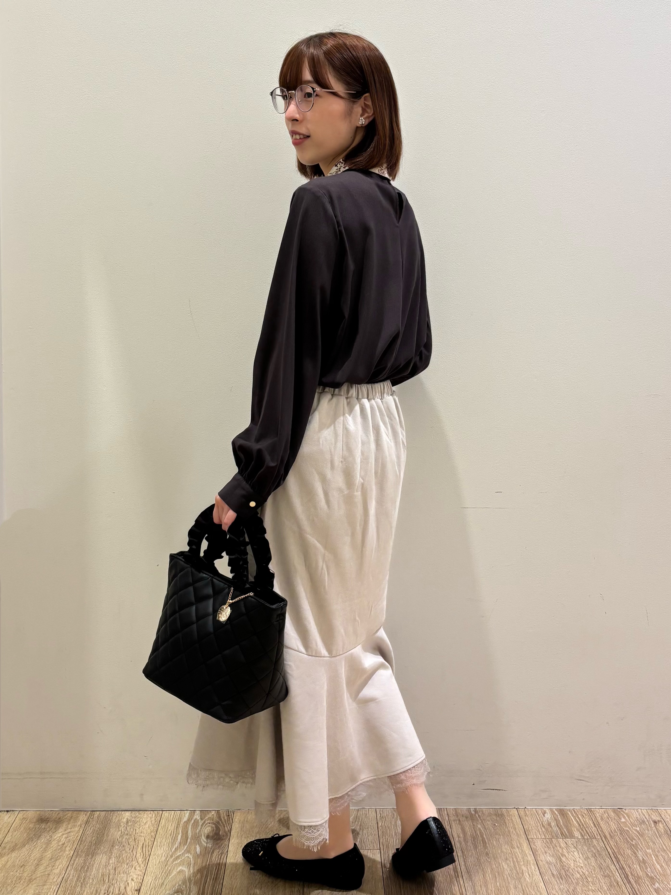 honamiさんの「index｜【2way】スカーフ付きタックブラウス《洗濯機OK／イージーアイロン》」を使ったコーディネート
